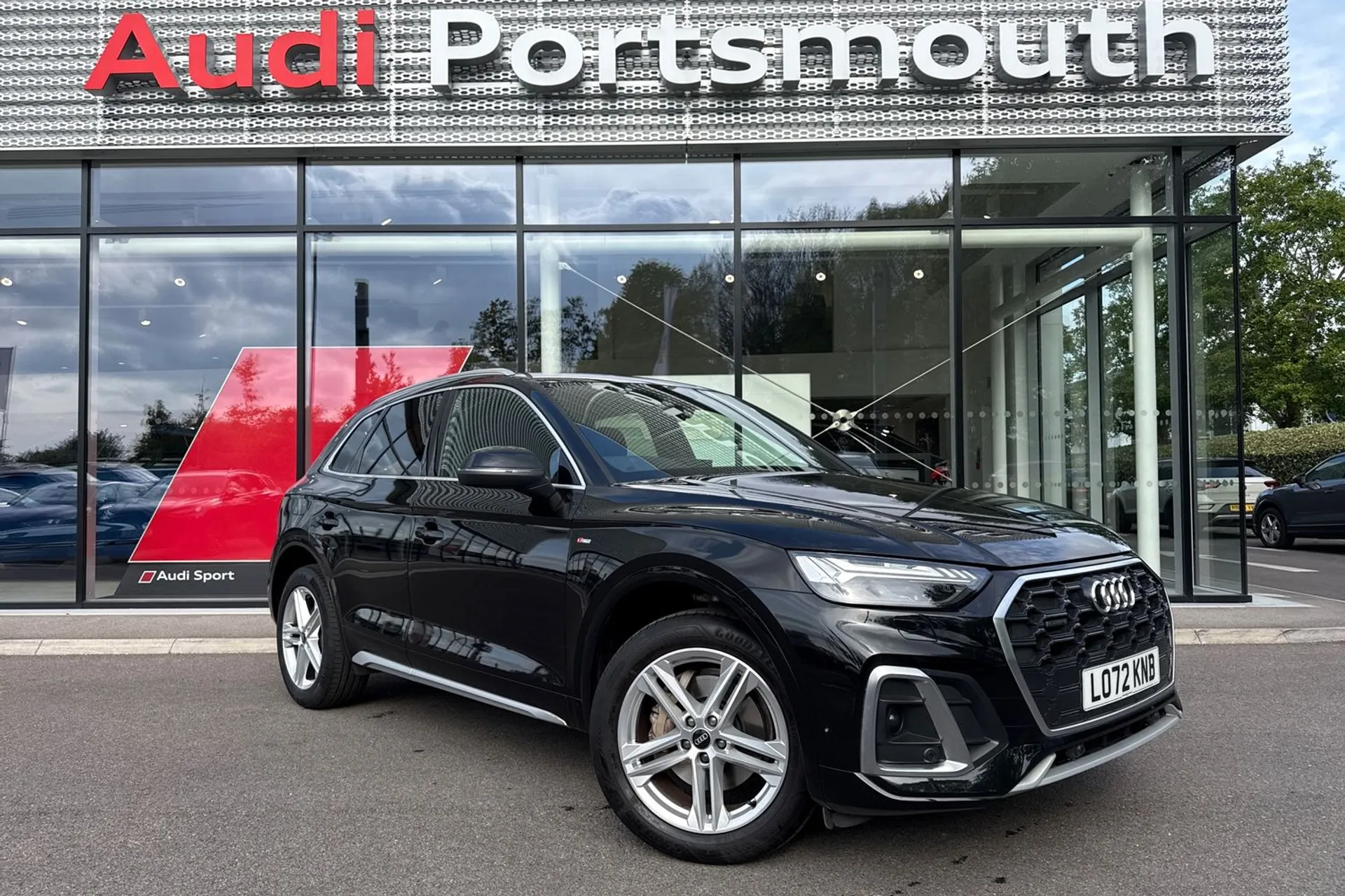 Audi Q5 focused image
