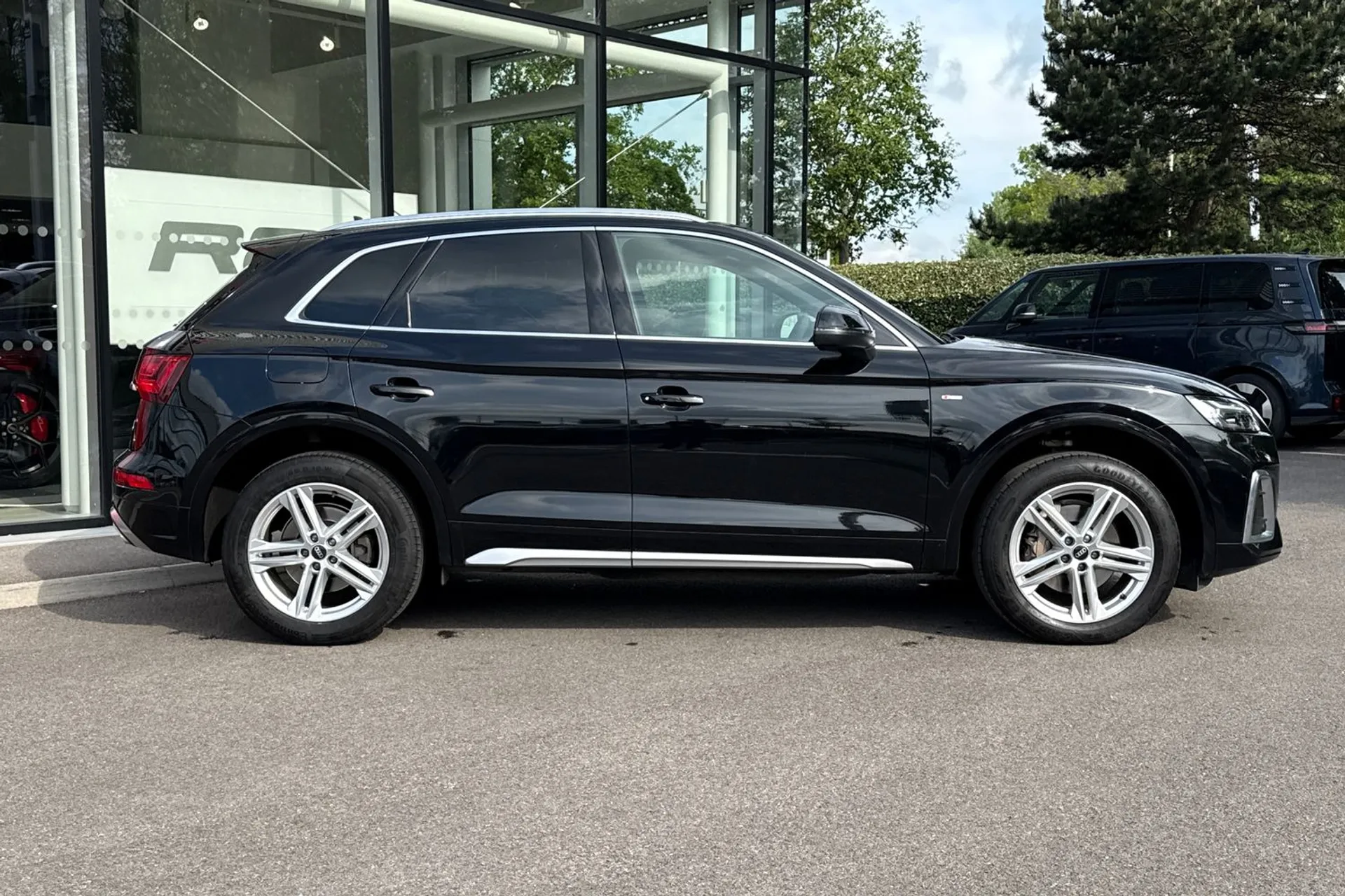 Audi Q5 thumbnail image number 2