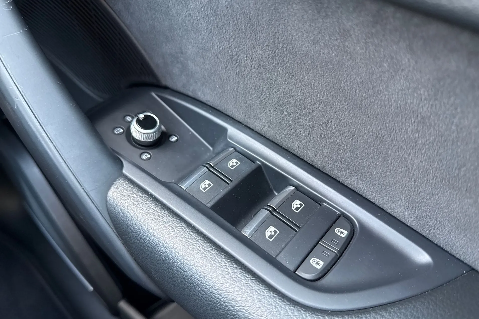 Audi Q5 thumbnail image number 36