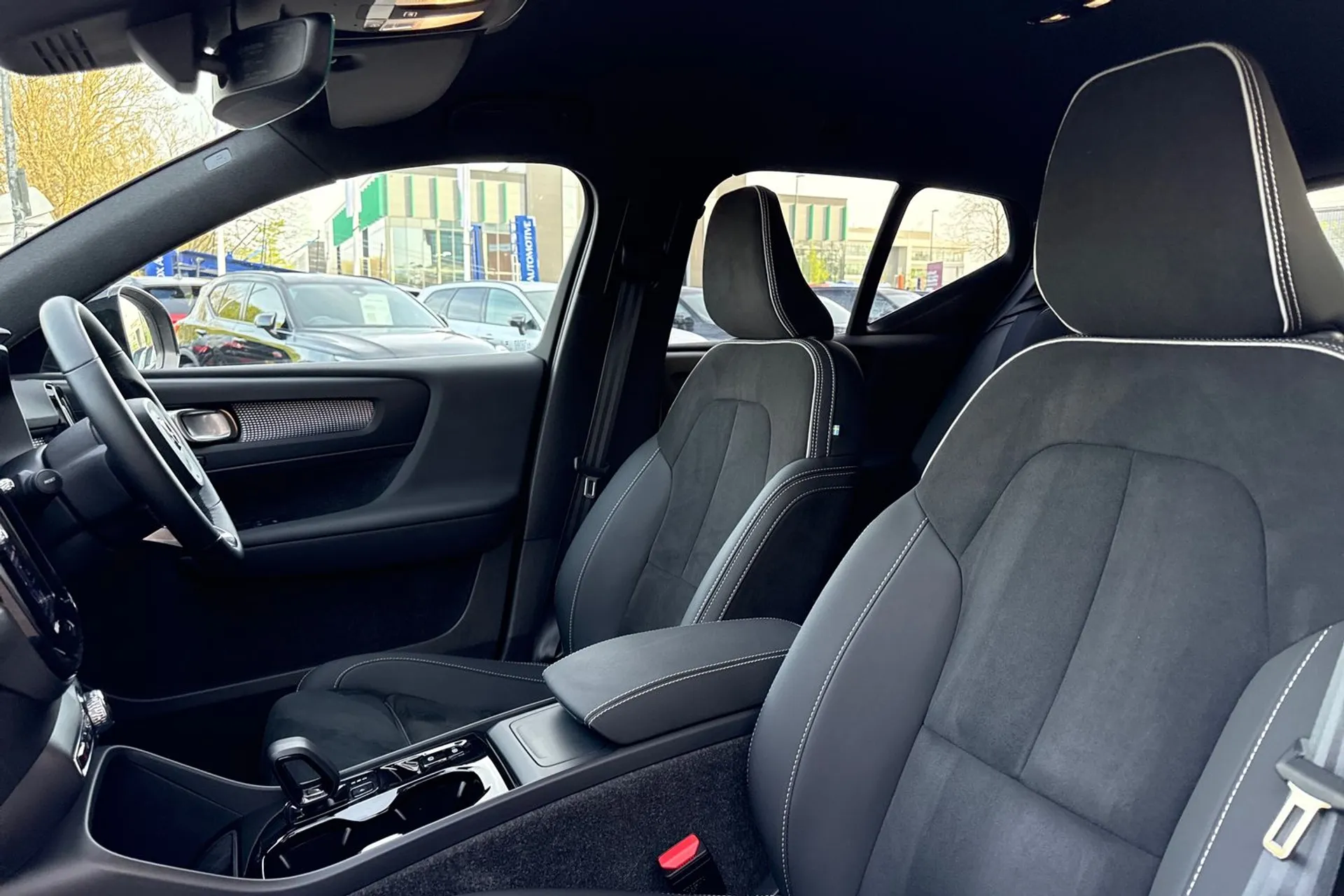 Volvo XC40 thumbnail image number 28