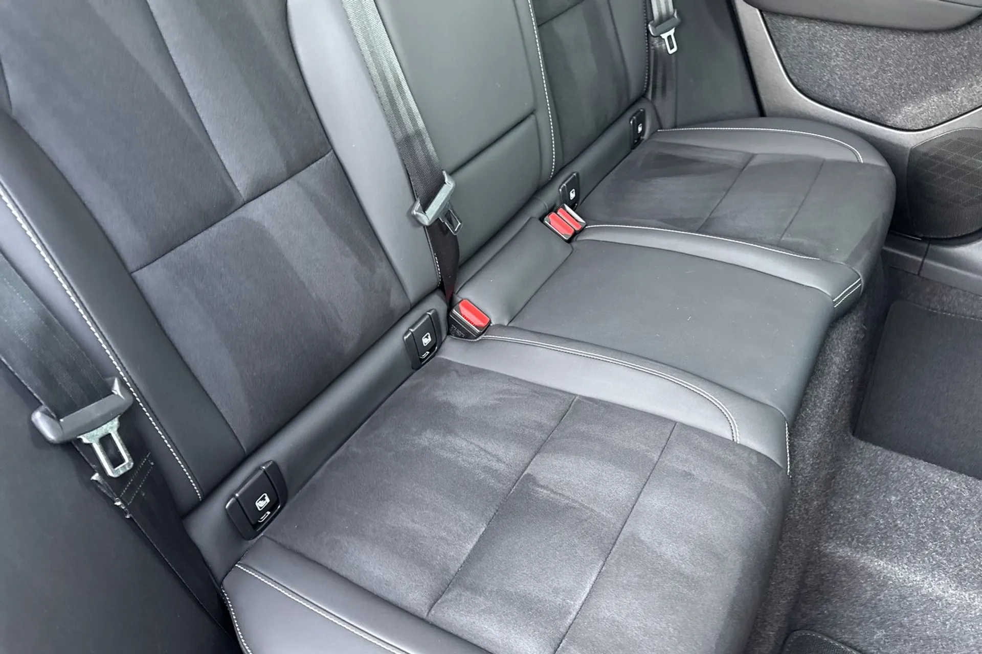 Volvo XC40 thumbnail image number 25