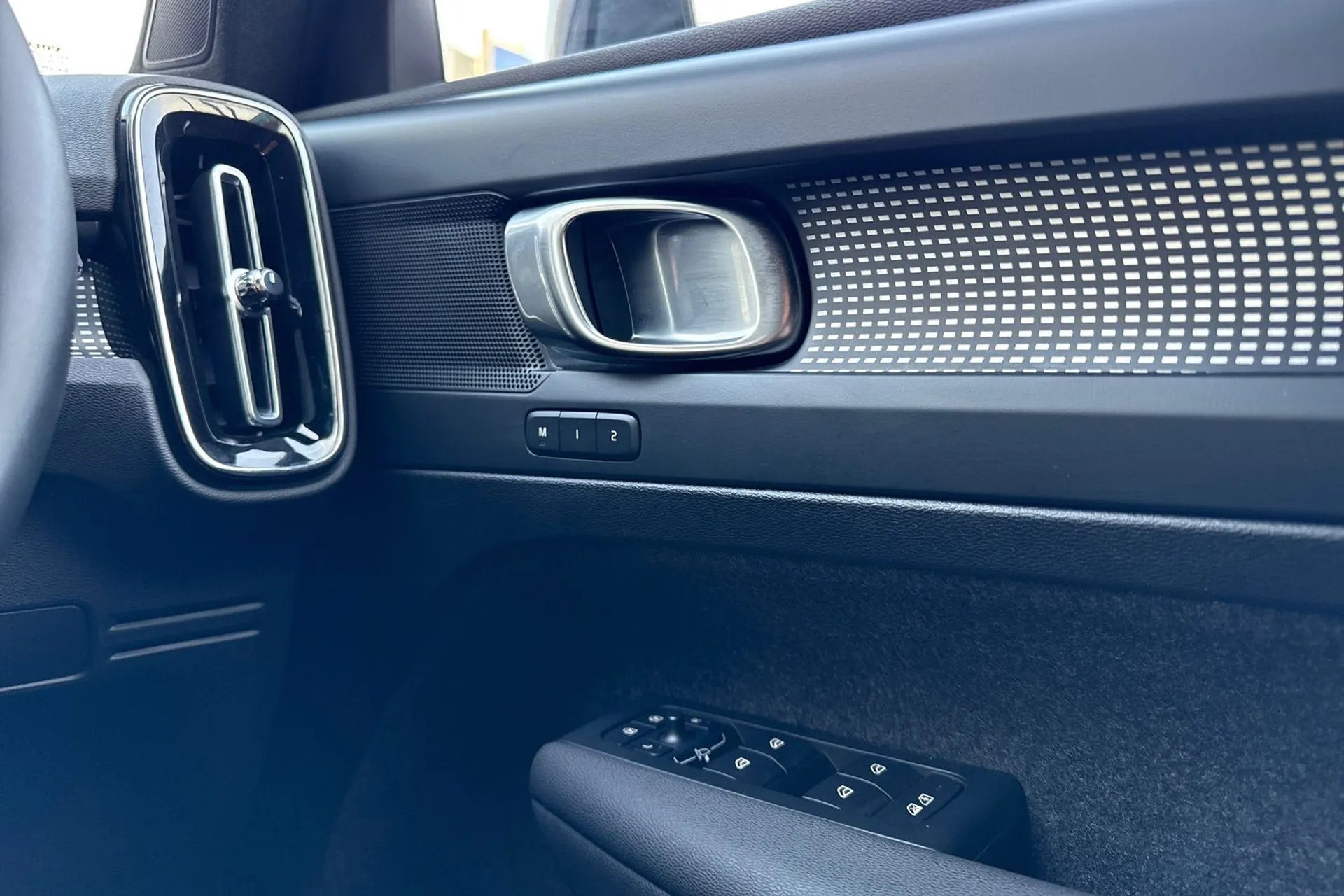 Volvo XC40 thumbnail image number 40