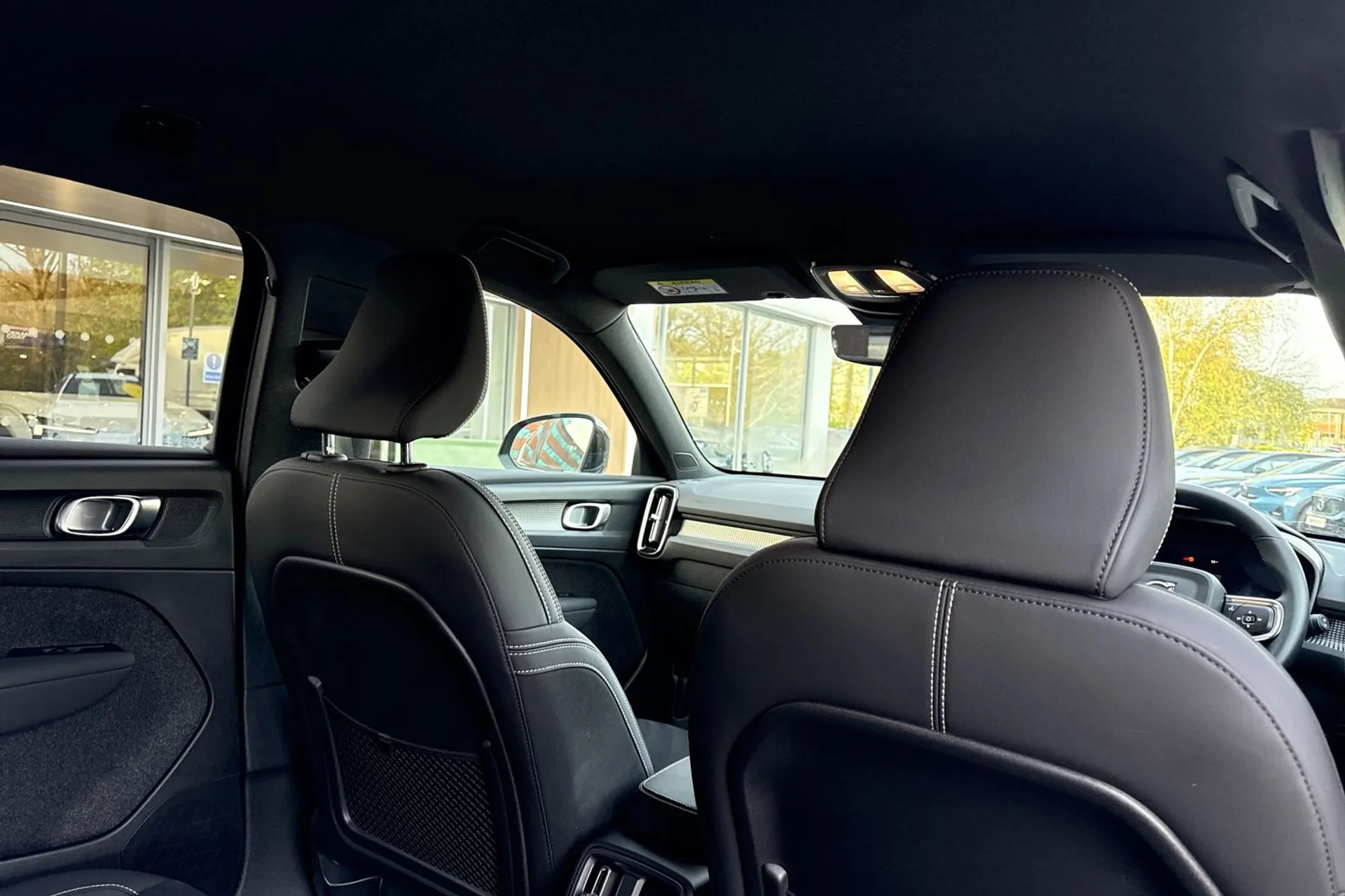 Volvo XC40 thumbnail image number 24