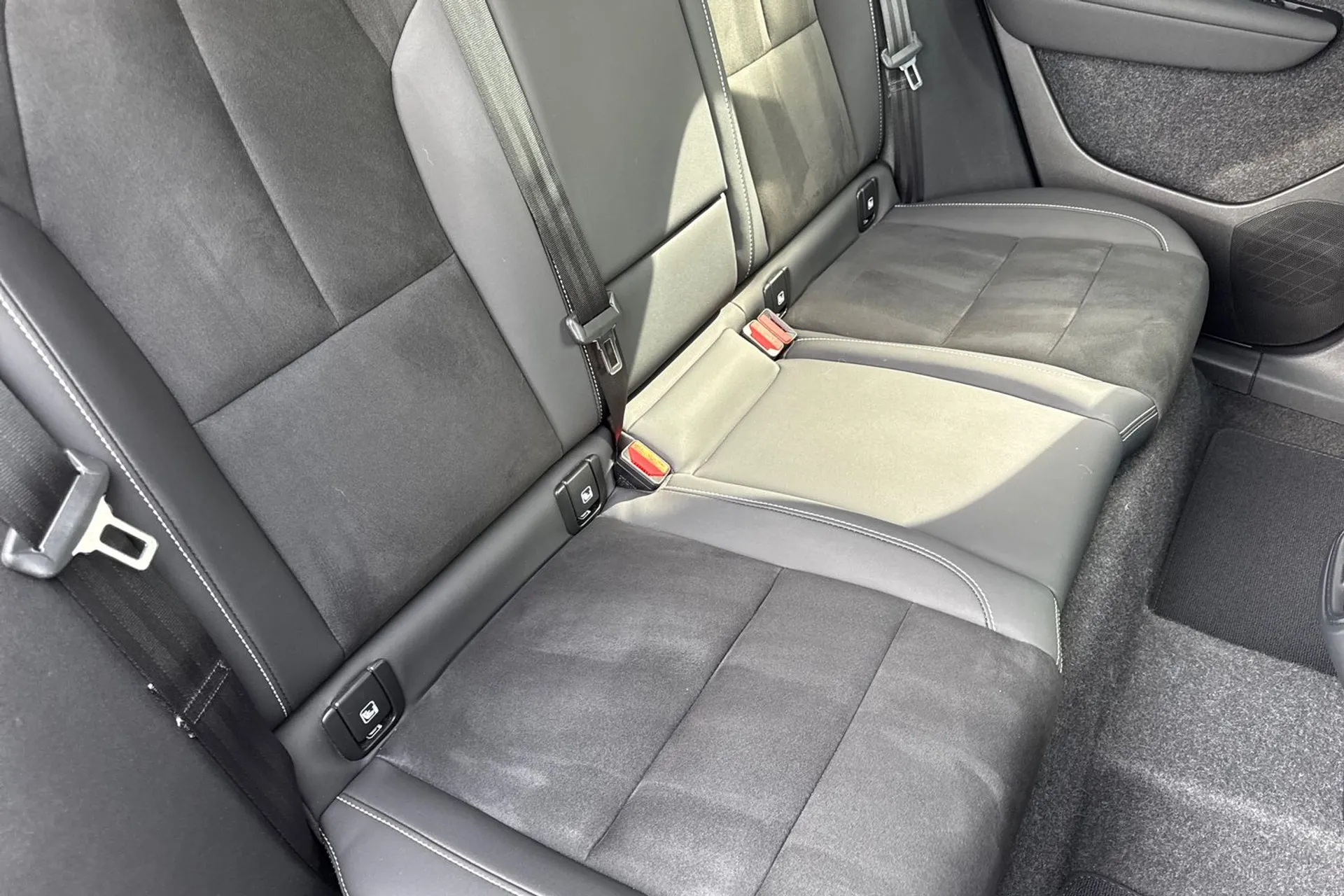 Volvo XC40 thumbnail image number 25