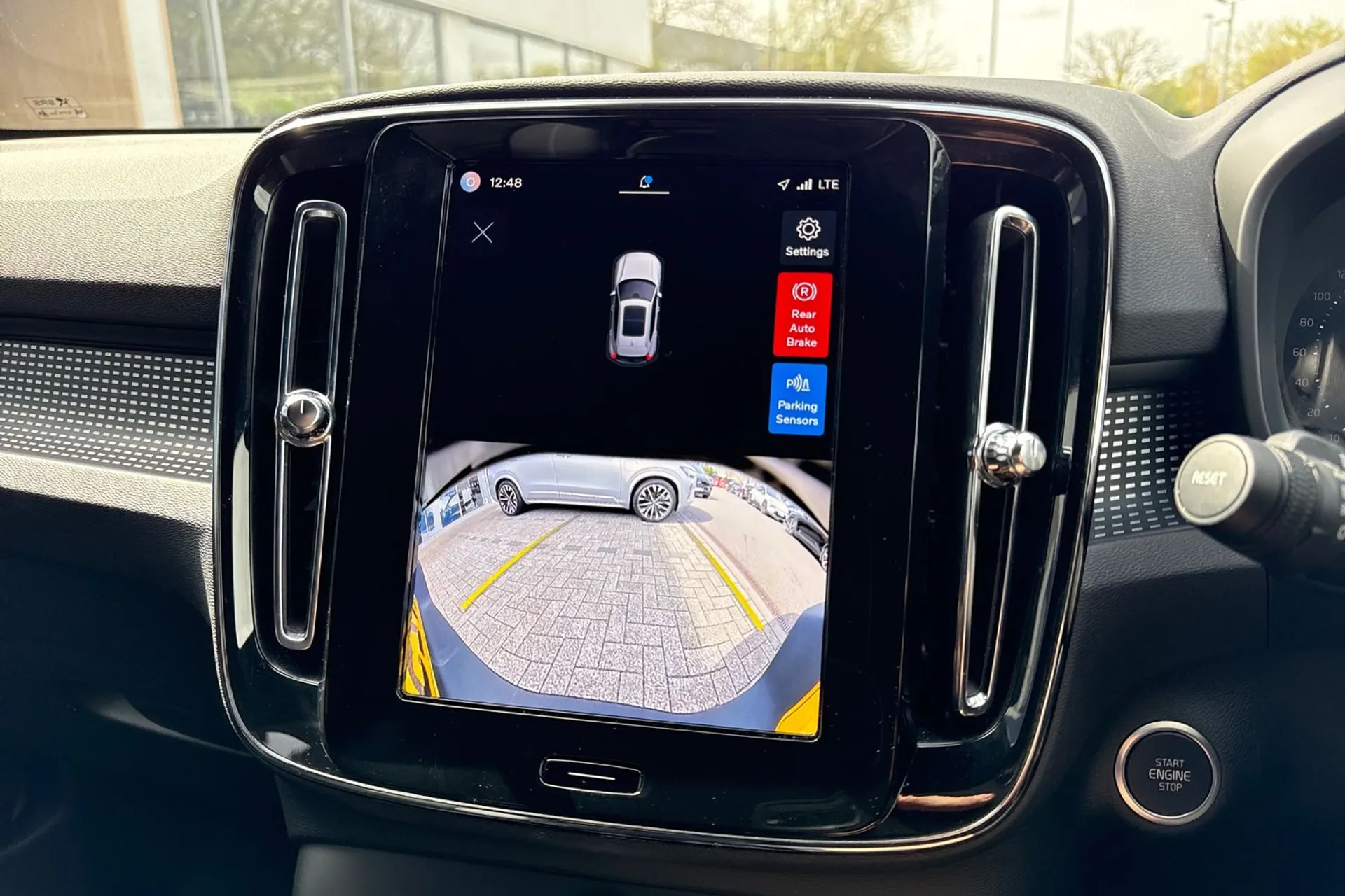 Volvo XC40 thumbnail image number 4