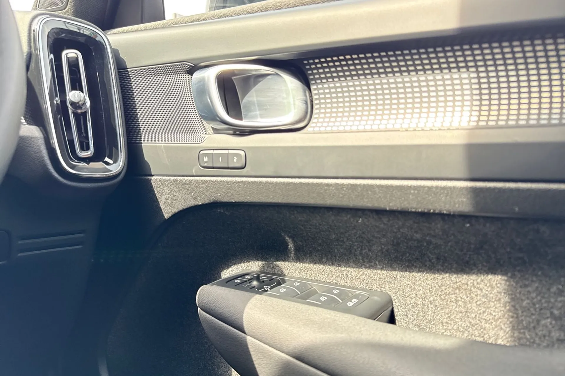 Volvo XC40 thumbnail image number 41