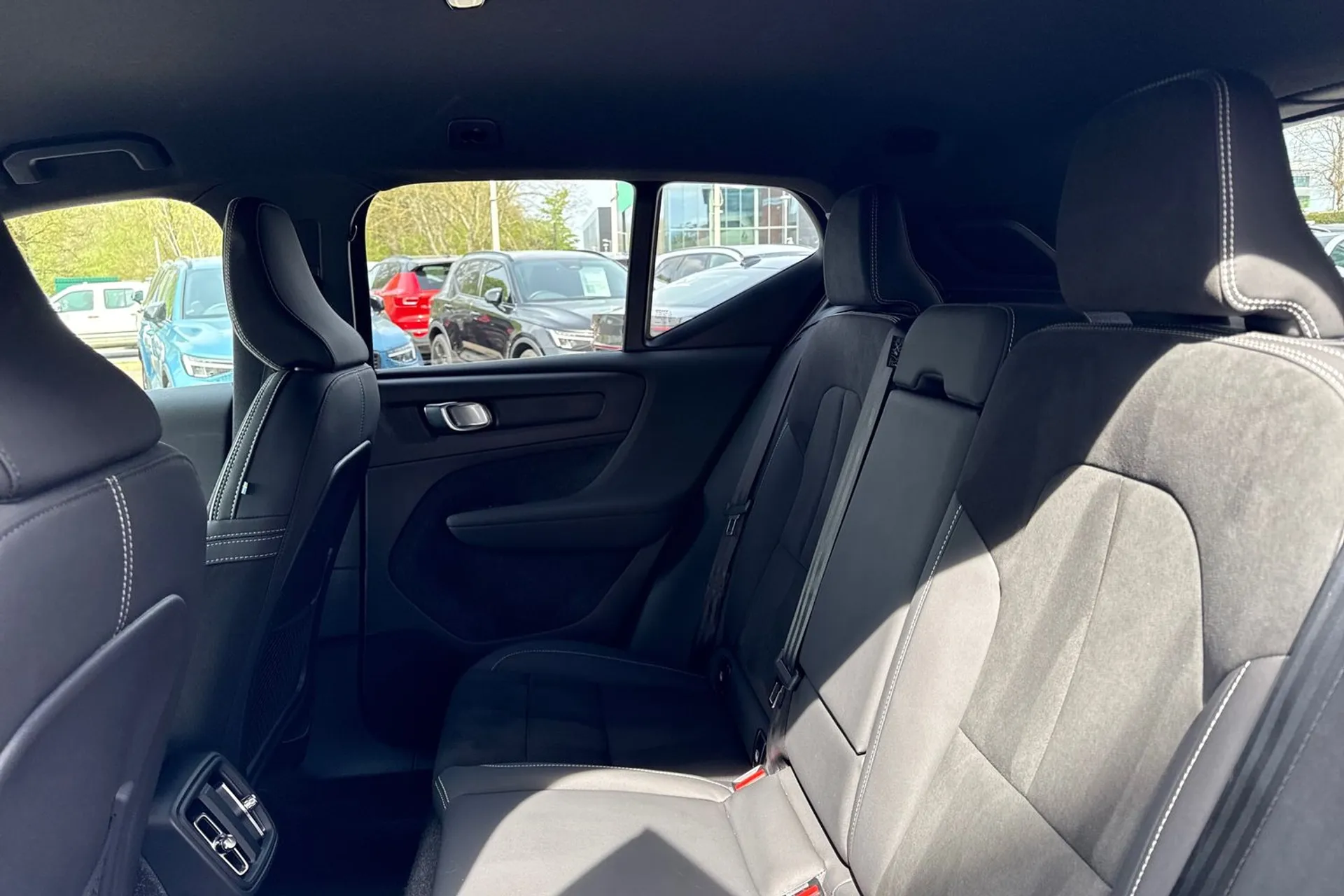 Volvo XC40 thumbnail image number 30