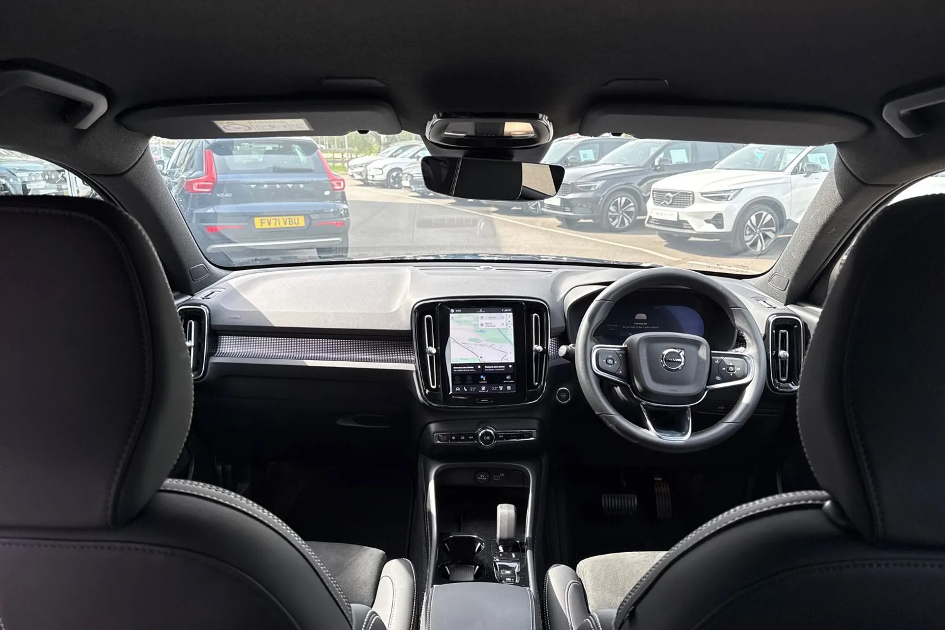 Volvo XC40 thumbnail image number 3