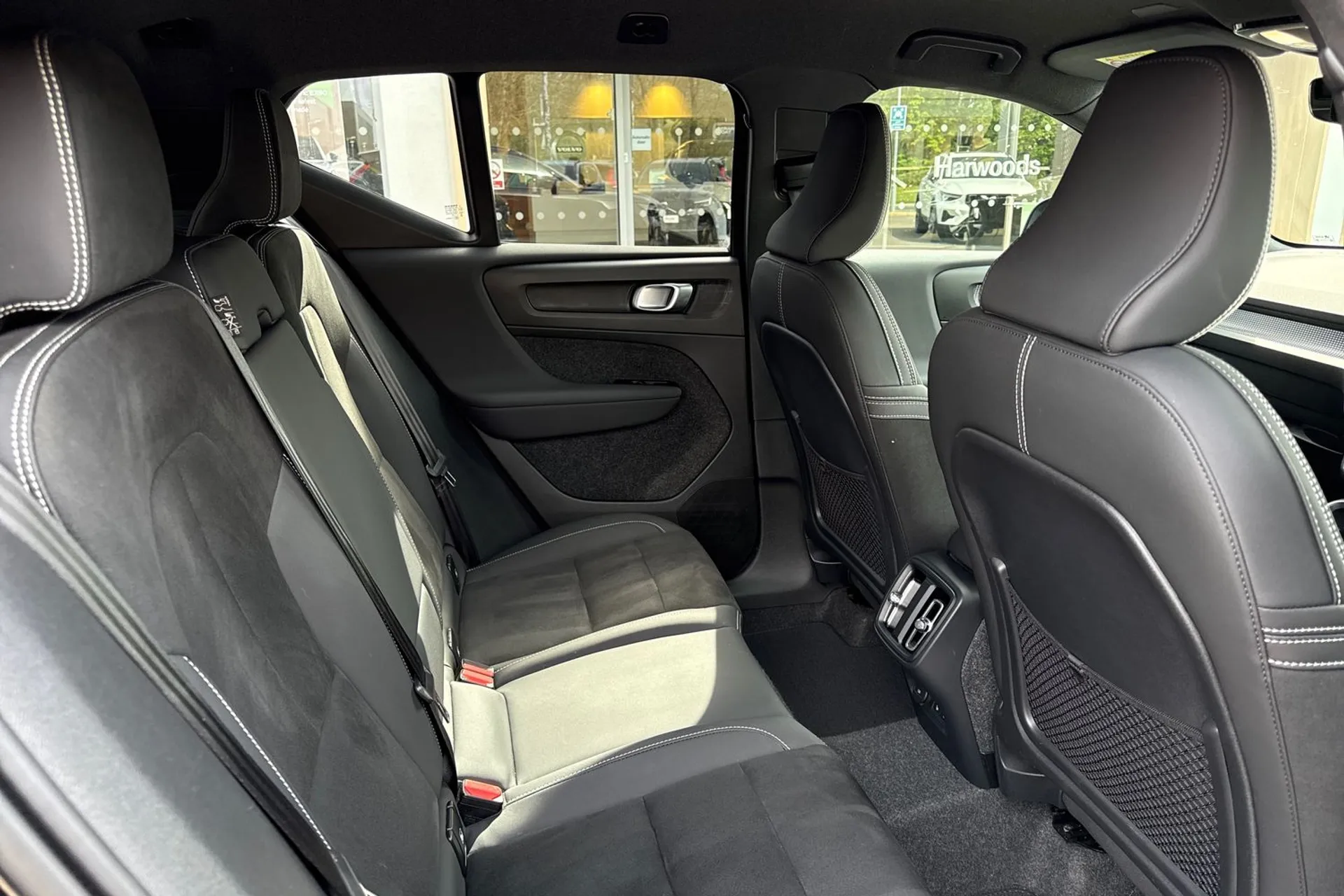 Volvo XC40 thumbnail image number 23