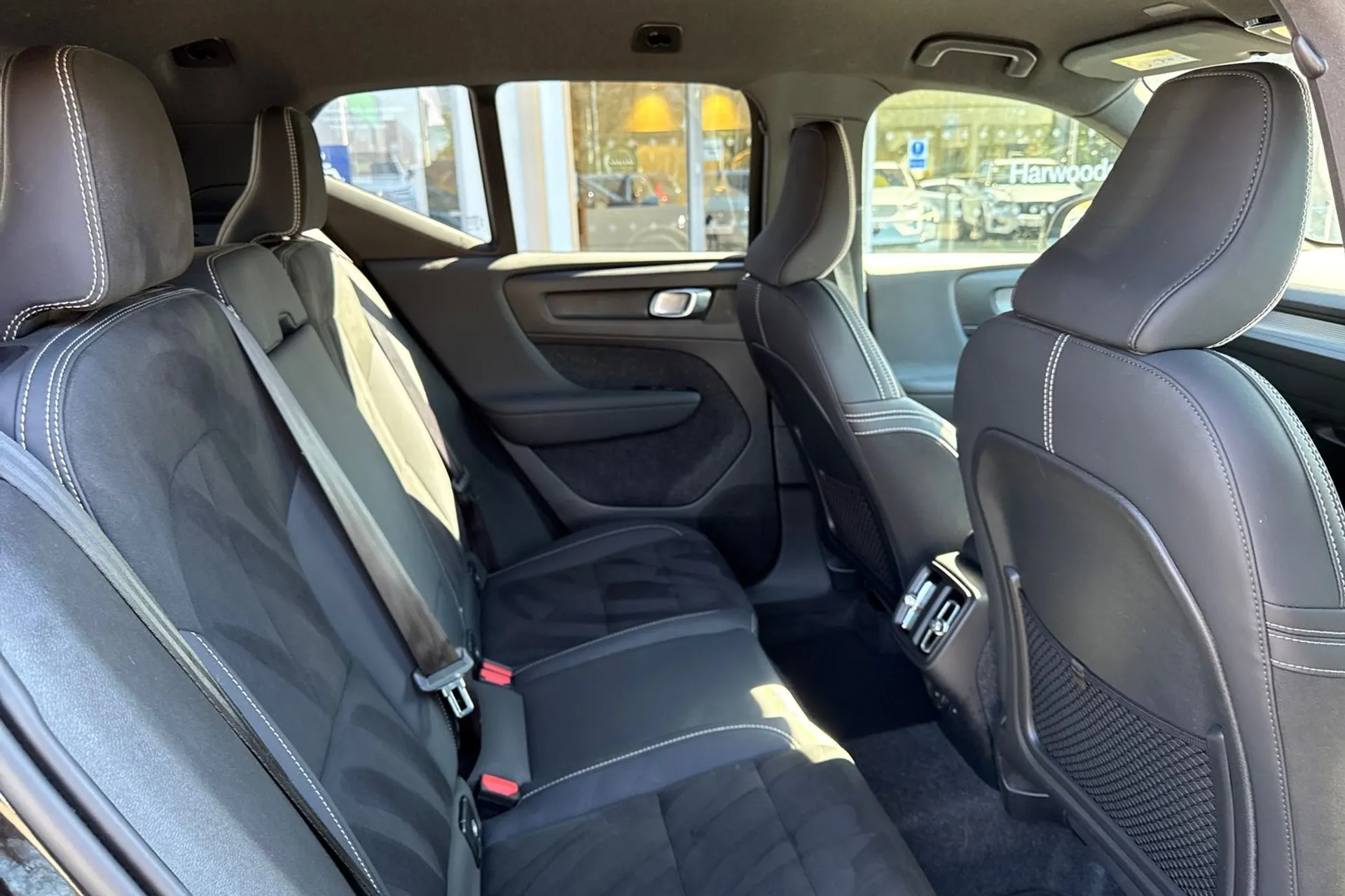 Volvo XC40 thumbnail image number 23