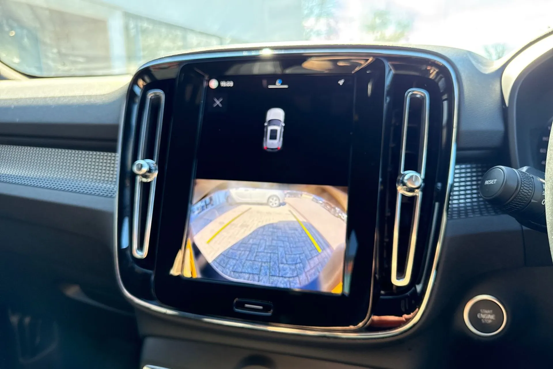 Volvo XC40 thumbnail image number 4