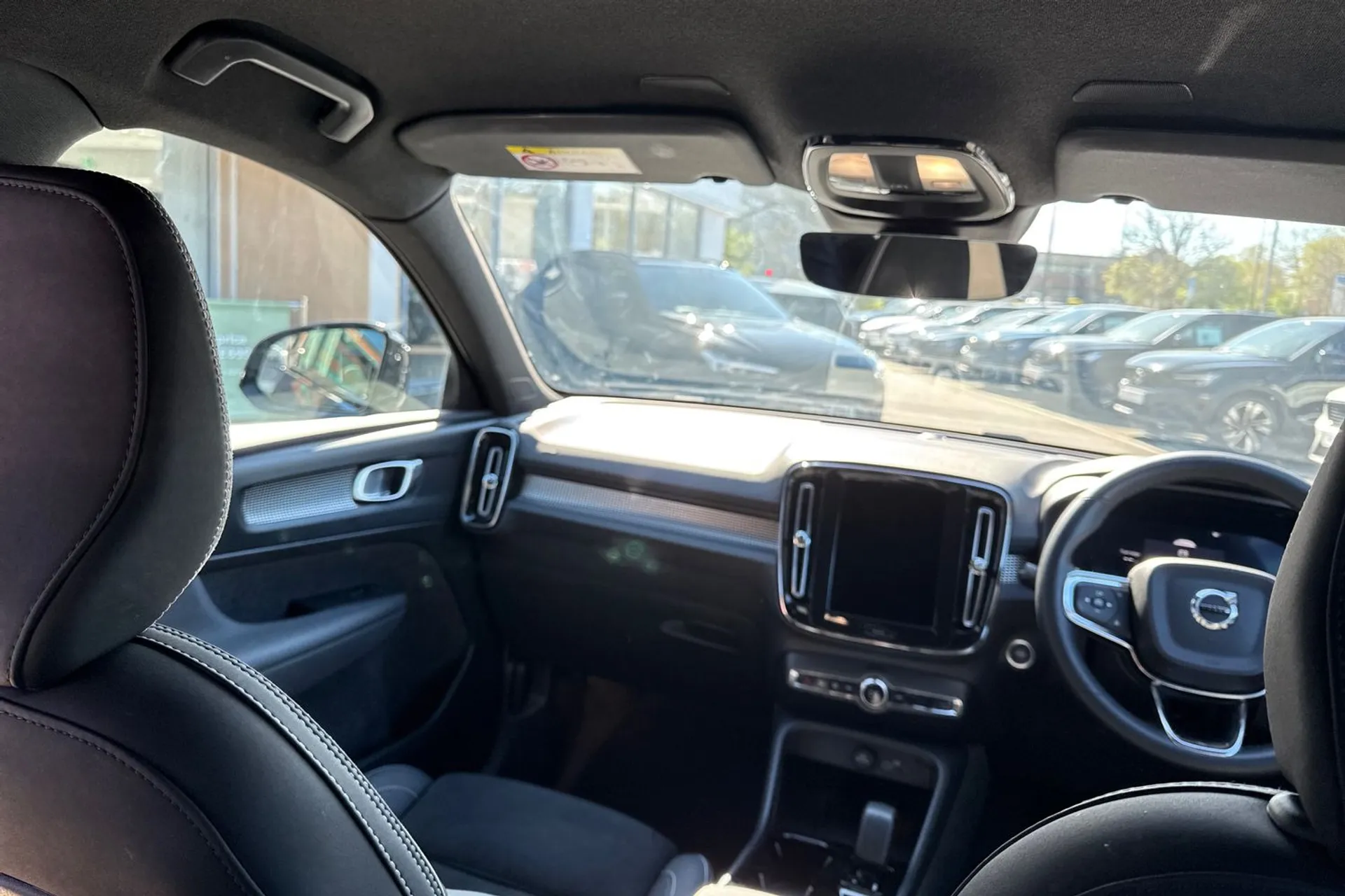 Volvo XC40 thumbnail image number 32