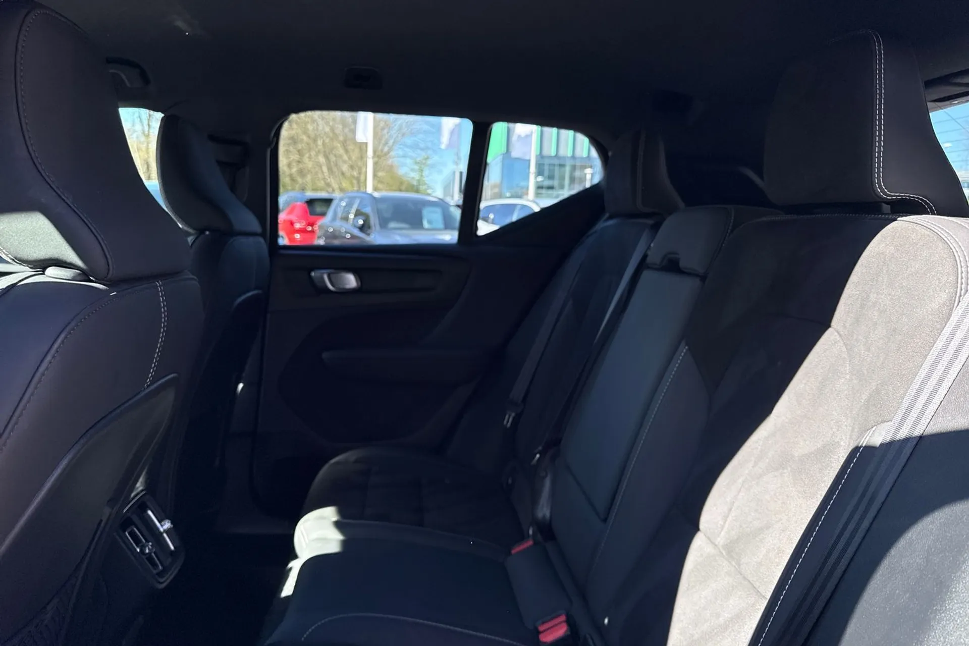 Volvo XC40 thumbnail image number 30