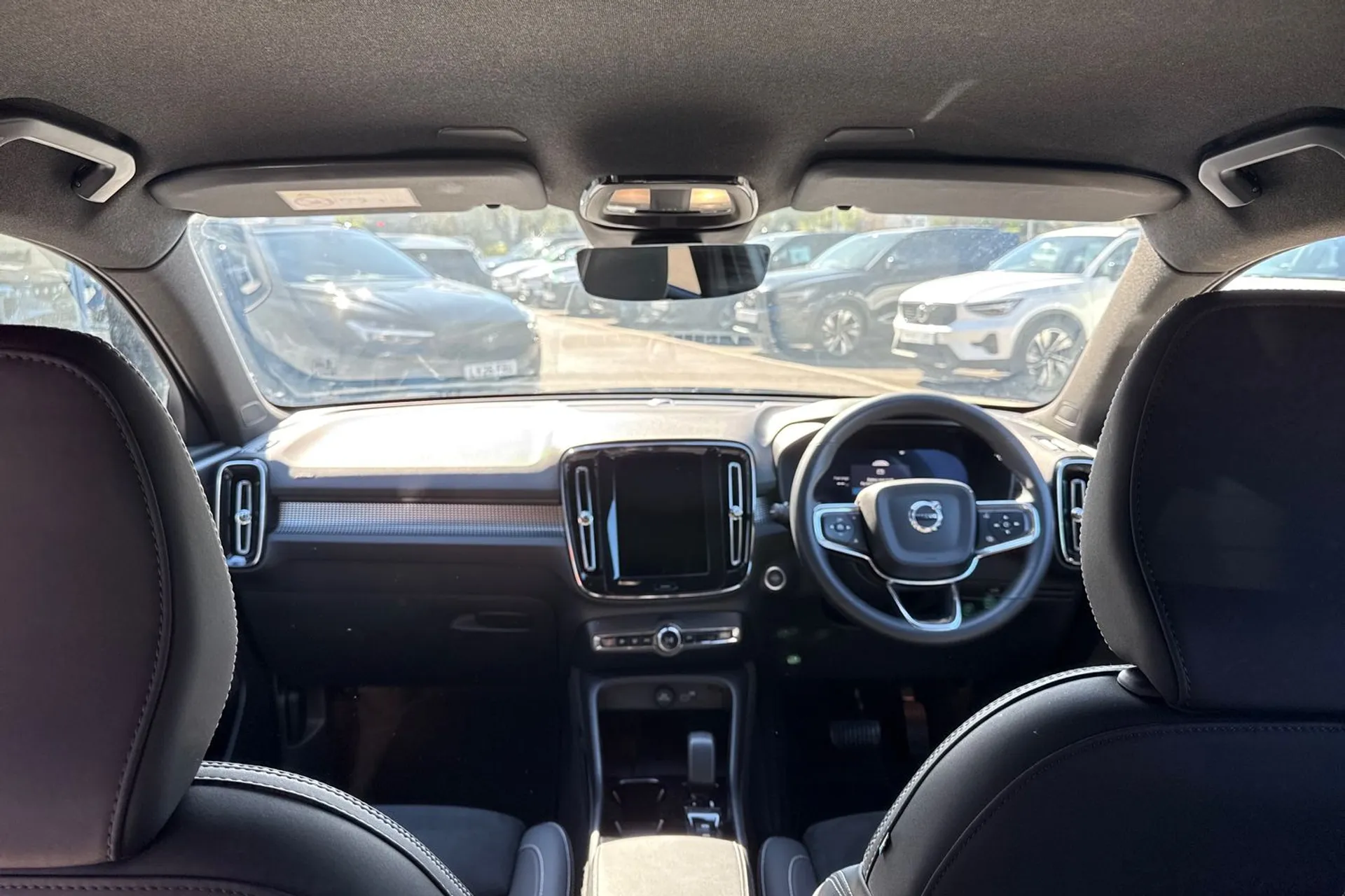 Volvo XC40 thumbnail image number 3