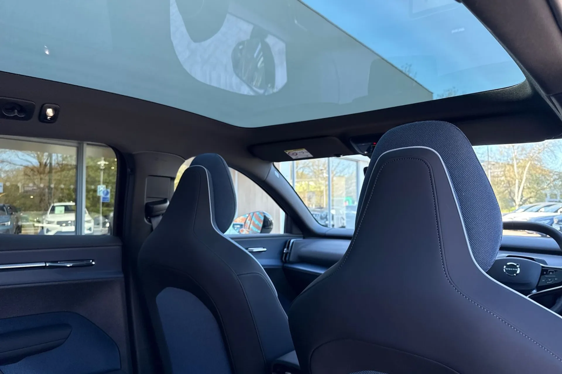 Volvo EX30 thumbnail image number 24