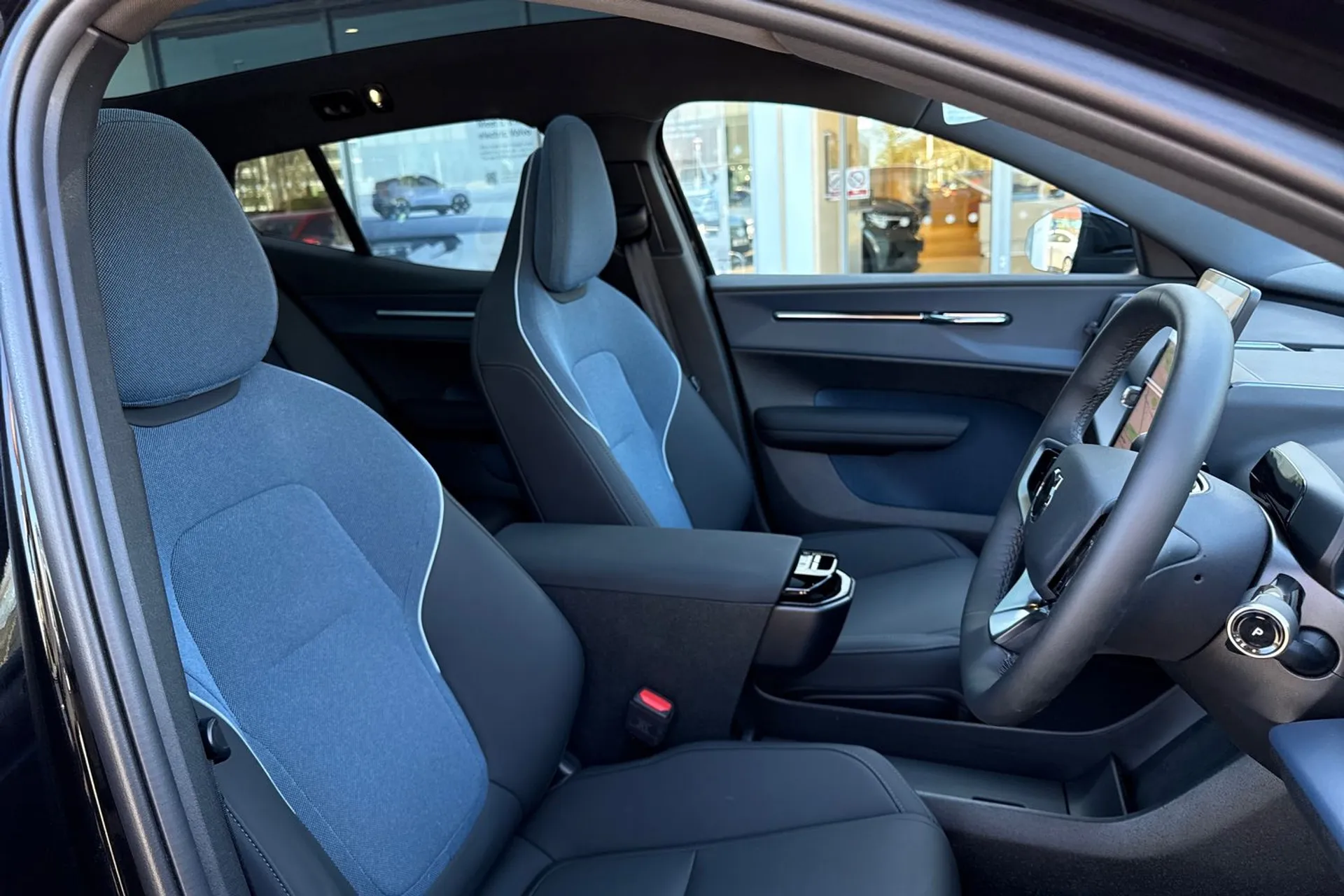 Volvo EX30 thumbnail image number 26
