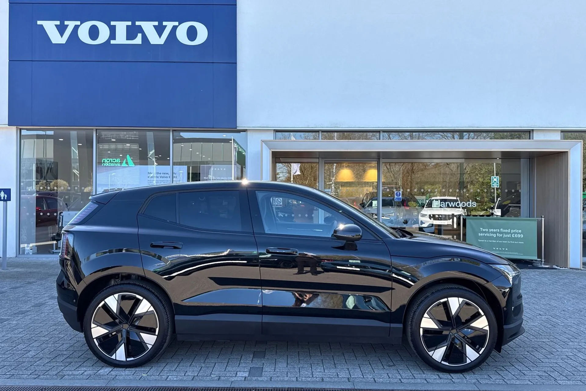 Volvo EX30 thumbnail image number 2