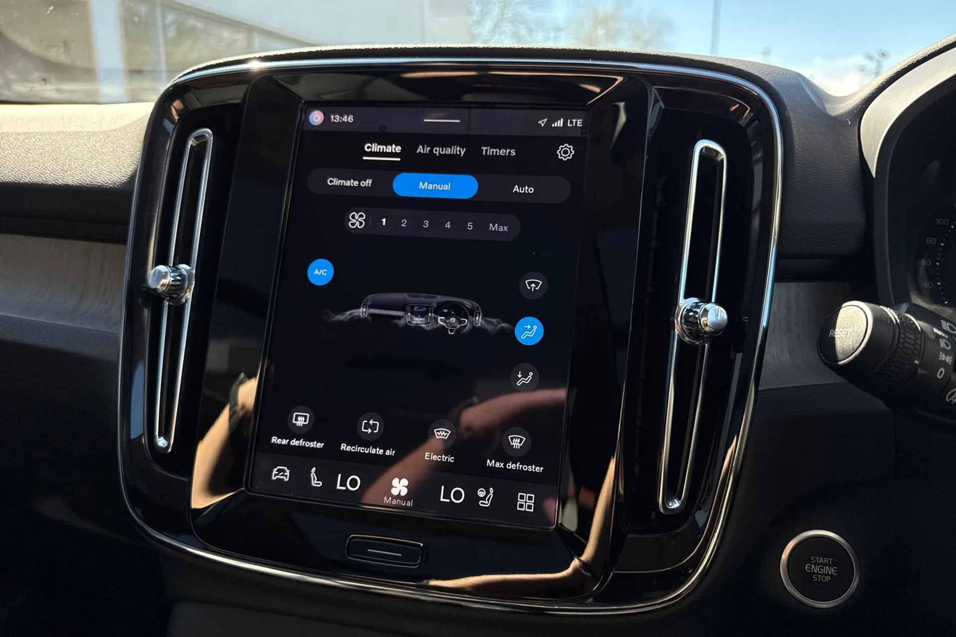 Volvo XC40 thumbnail image number 39