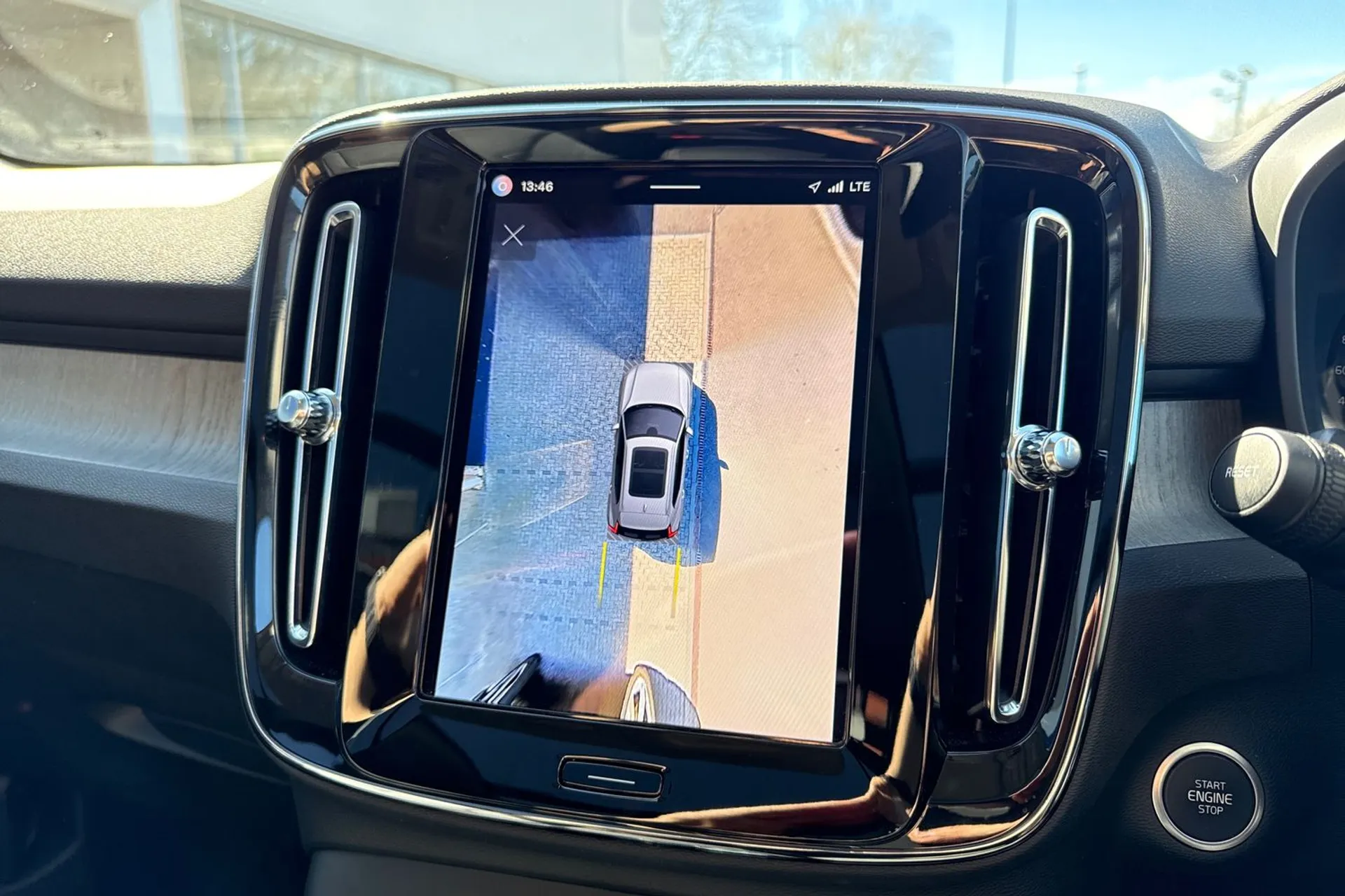 Volvo XC40 thumbnail image number 4