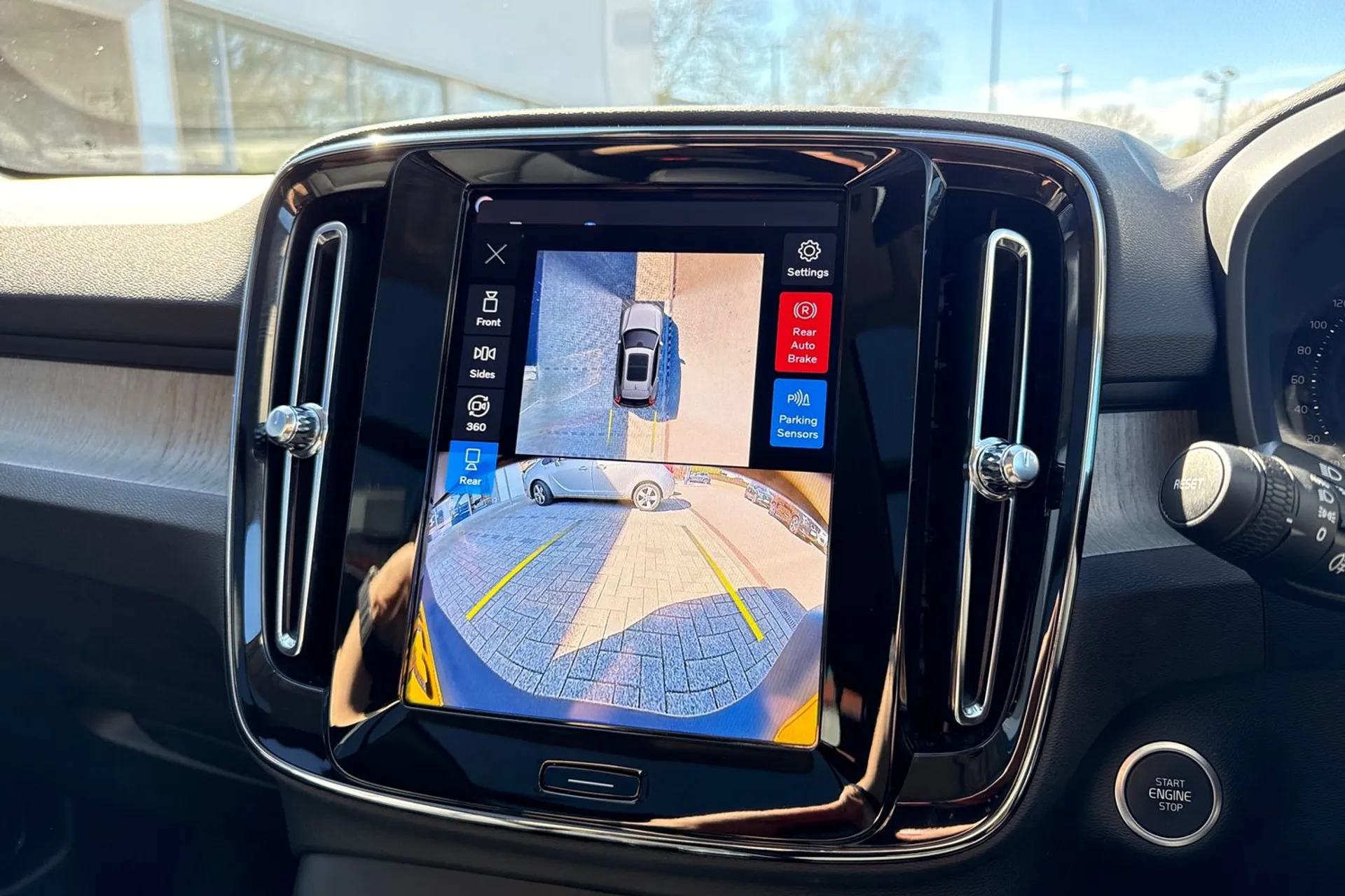 Volvo XC40 thumbnail image number 38