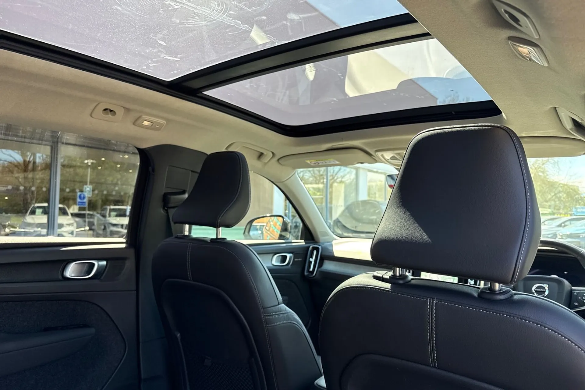 Volvo XC40 thumbnail image number 24