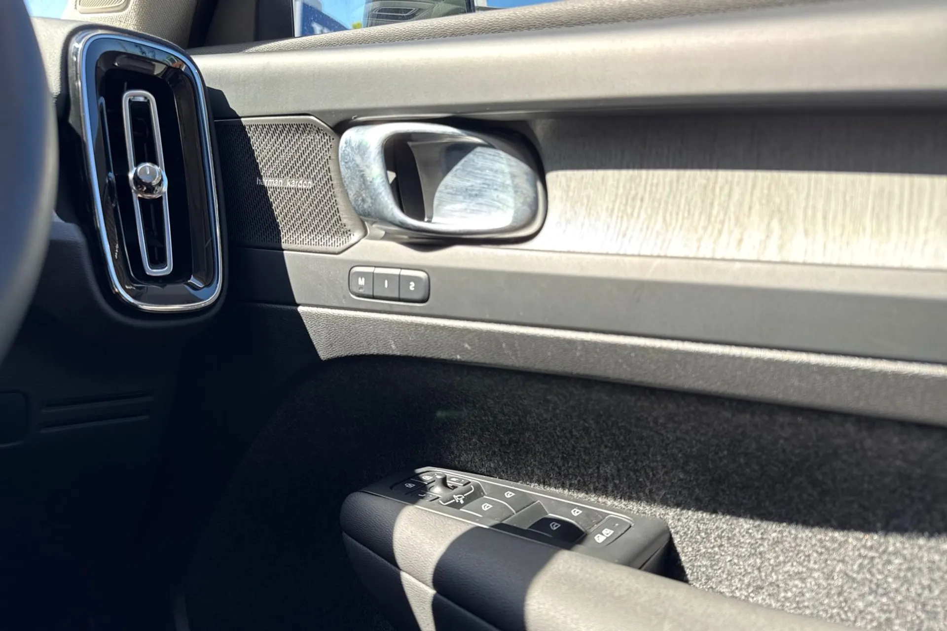 Volvo XC40 thumbnail image number 42