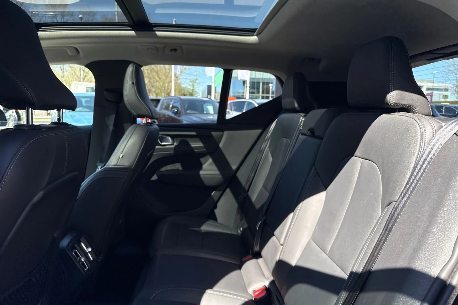 Volvo XC40 thumbnail image number 30