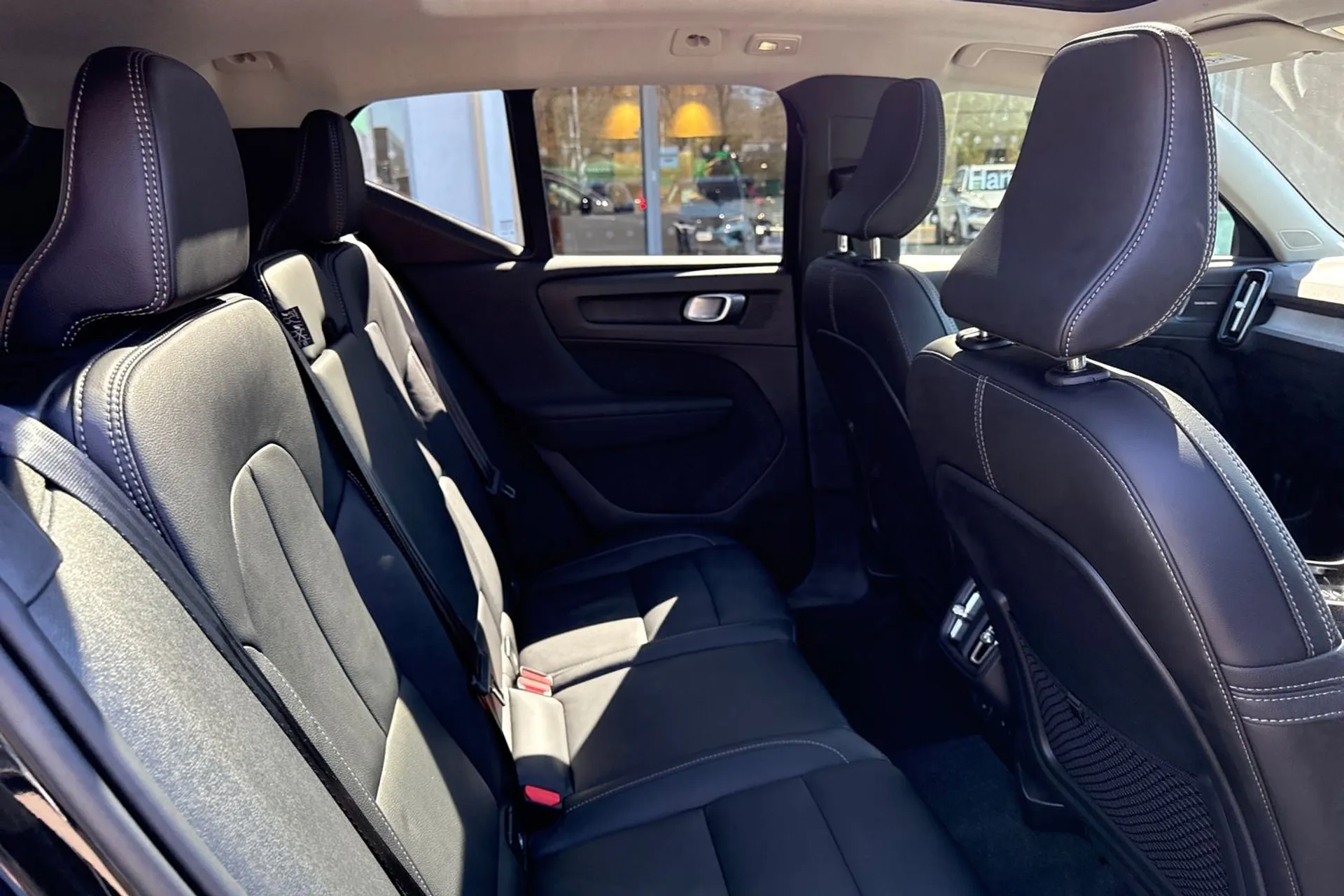 Volvo XC40 thumbnail image number 23