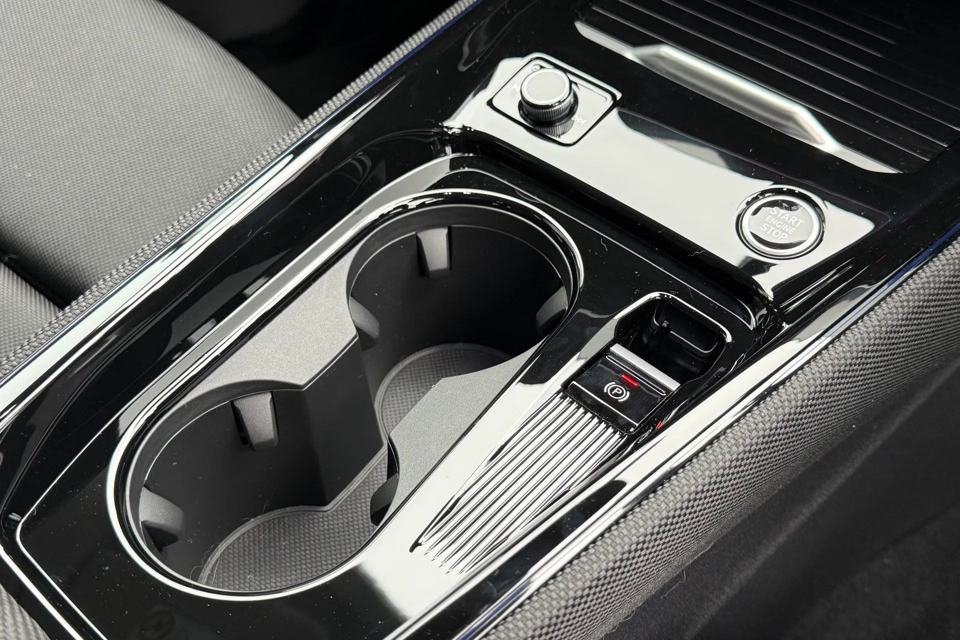 Audi Q3 thumbnail image number 17