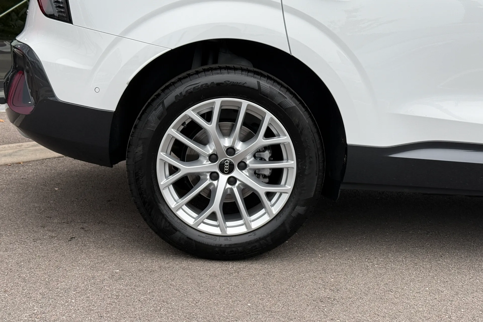 Audi Q3 thumbnail image number 15