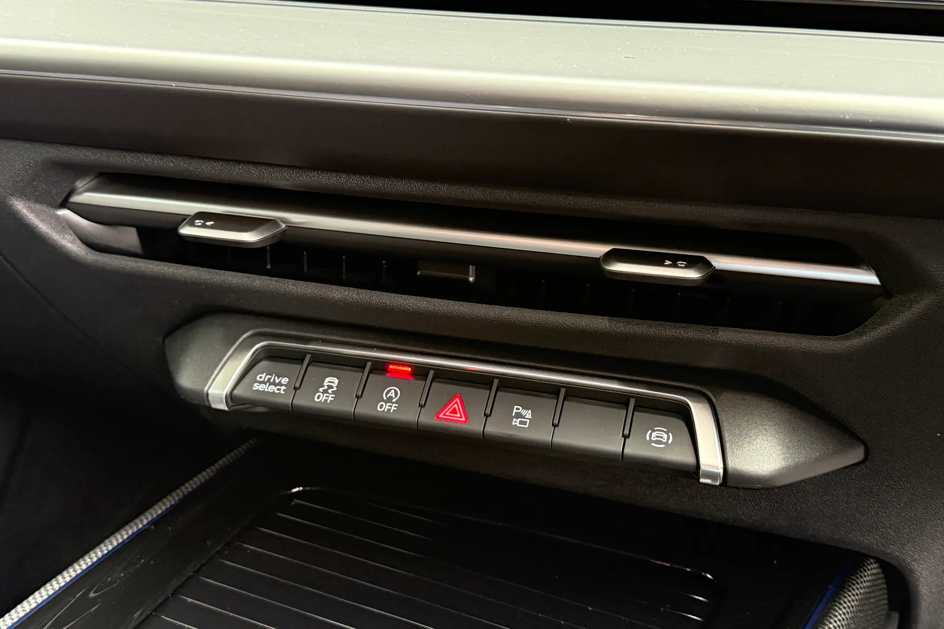 Audi Q3 thumbnail image number 39