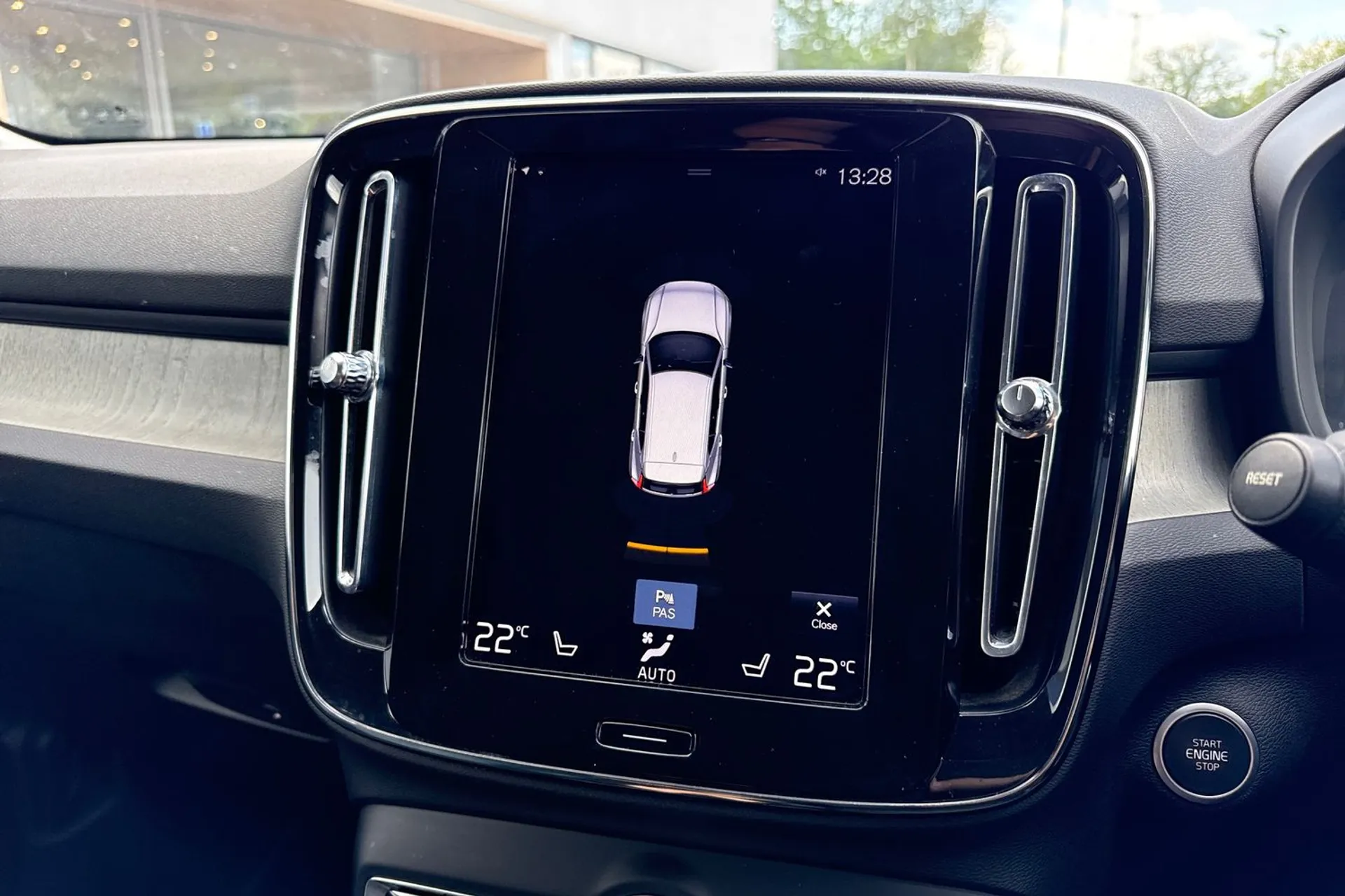 Volvo XC40 thumbnail image number 4