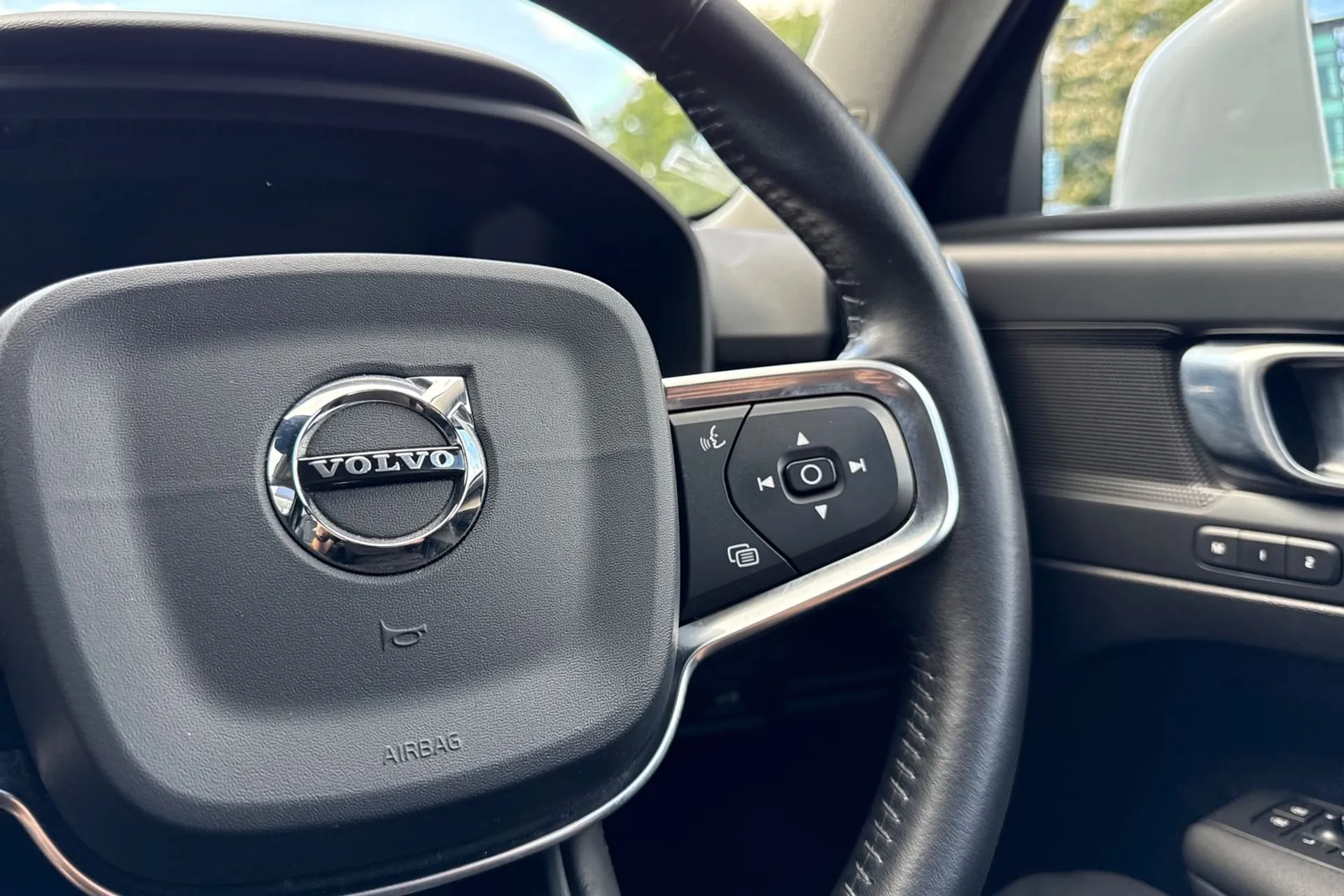 Volvo XC40 thumbnail image number 37