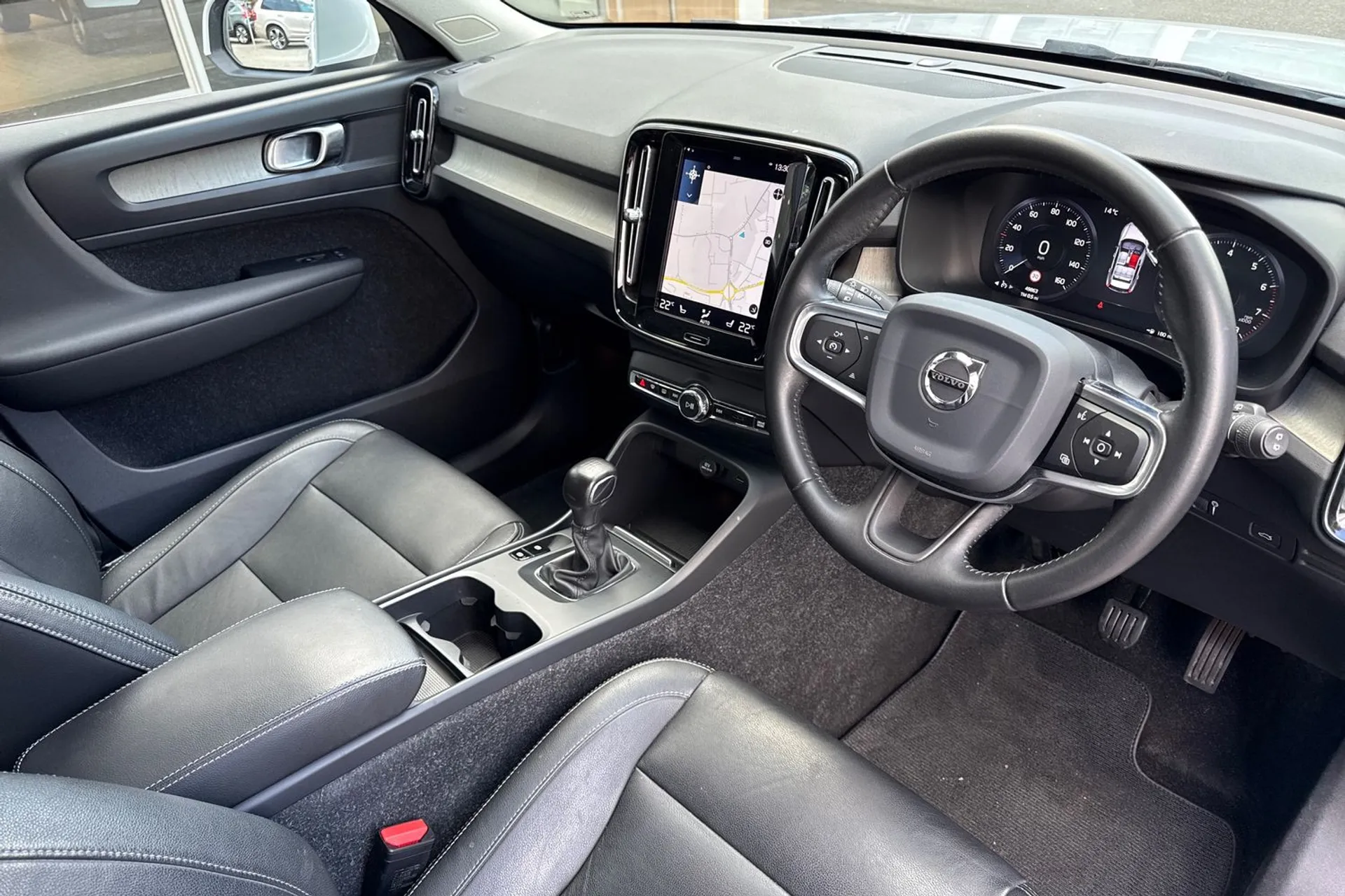 Volvo XC40 thumbnail image number 6