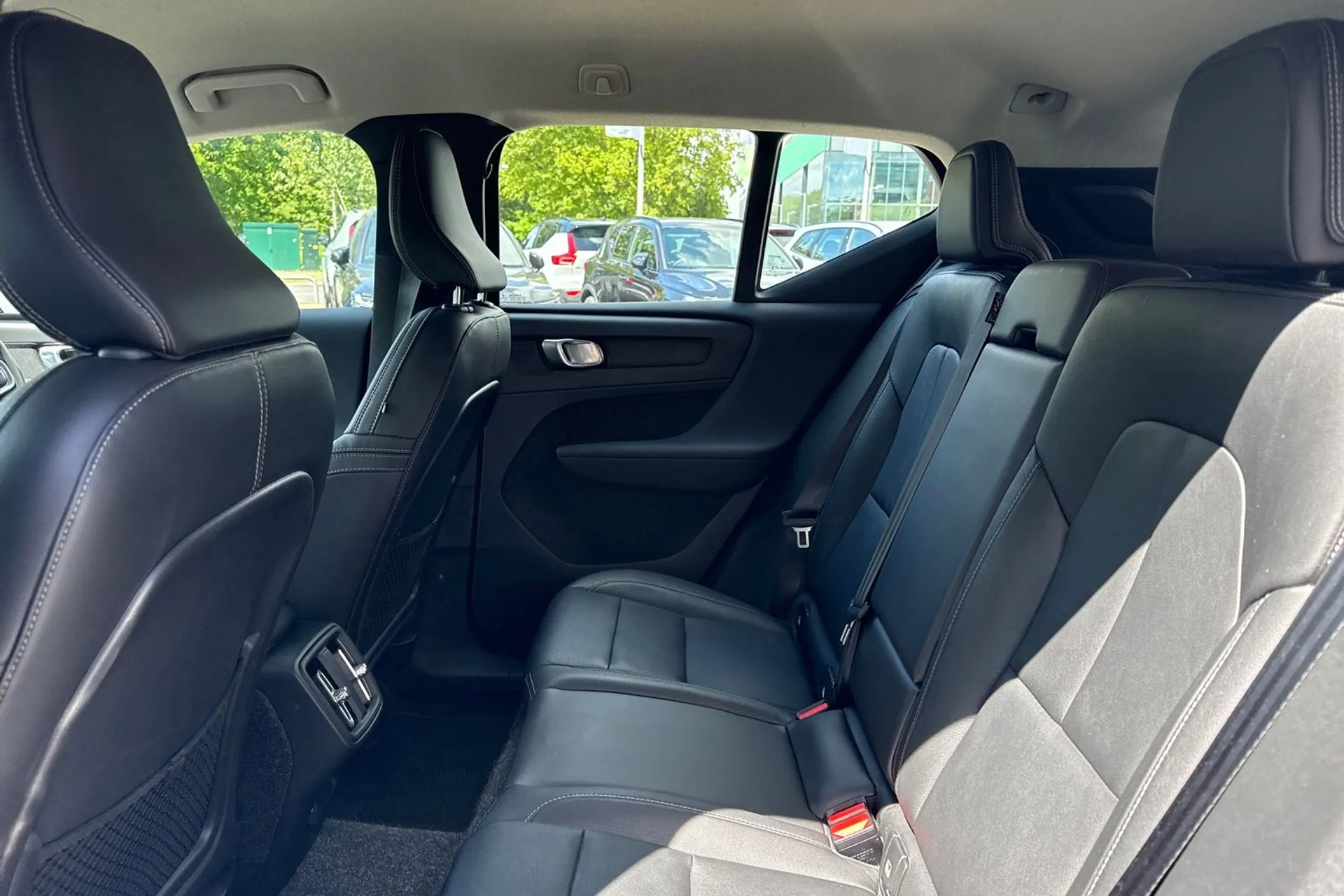 Volvo XC40 thumbnail image number 30