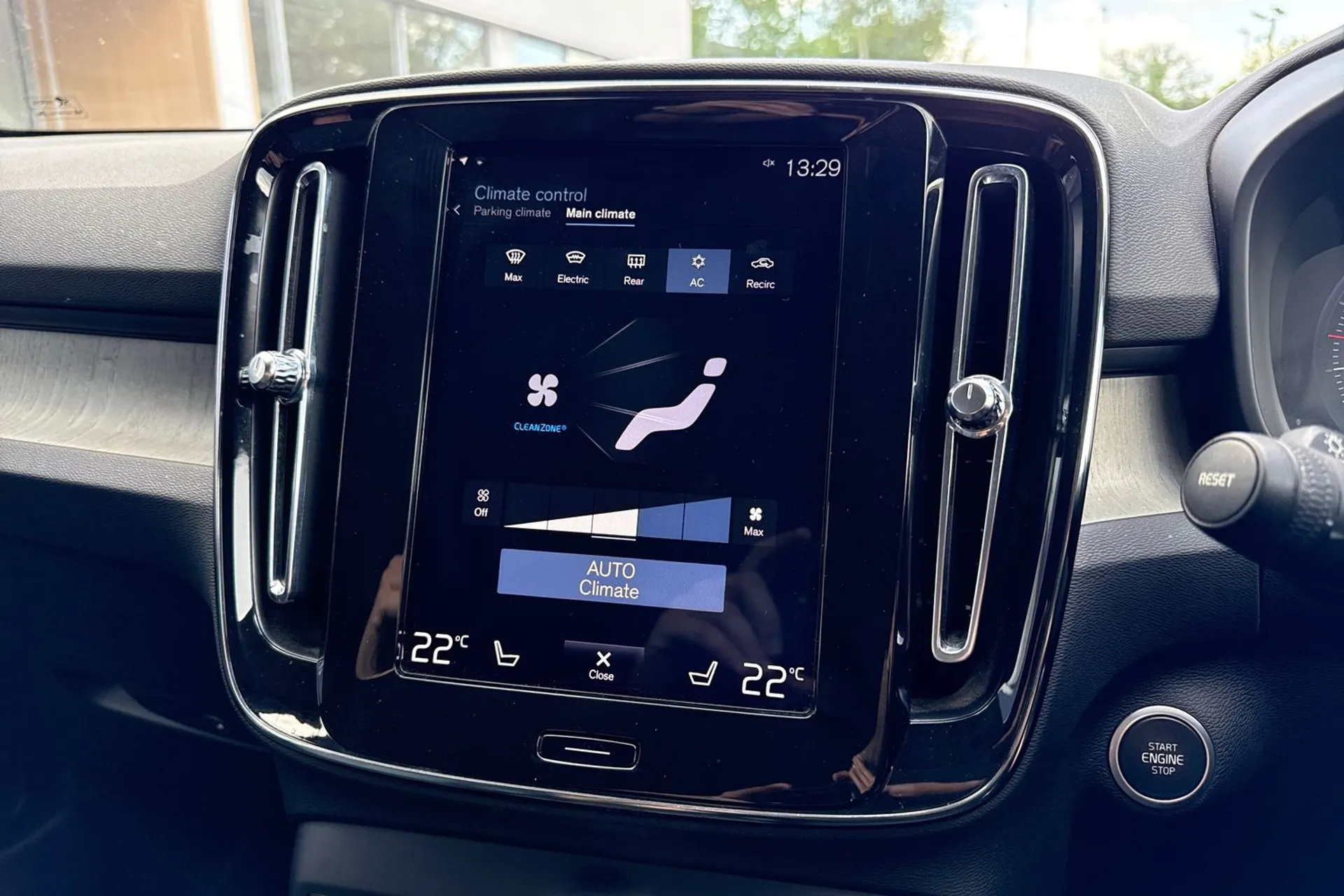 Volvo XC40 thumbnail image number 38