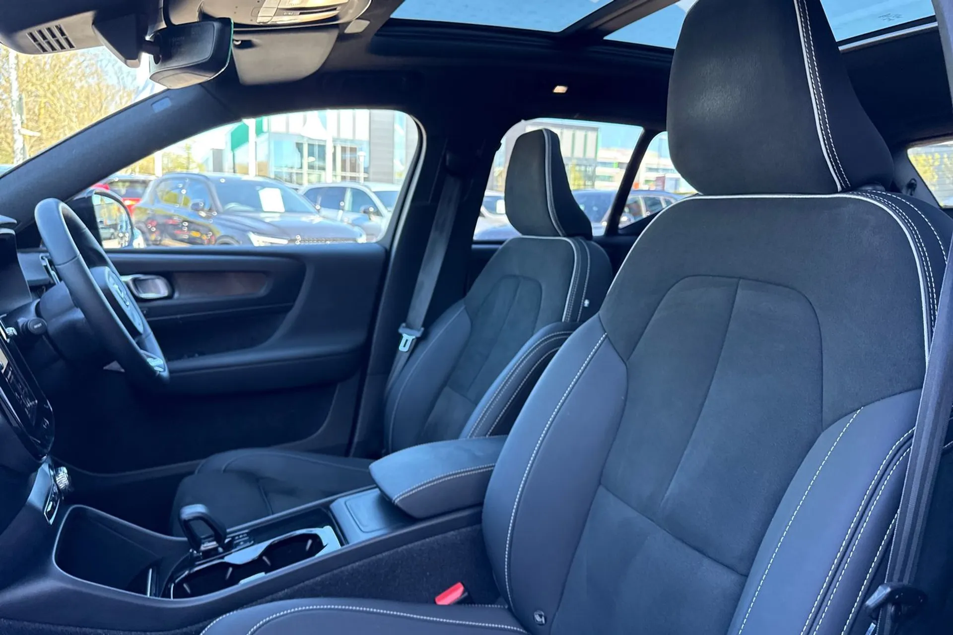 Volvo XC40 thumbnail image number 28