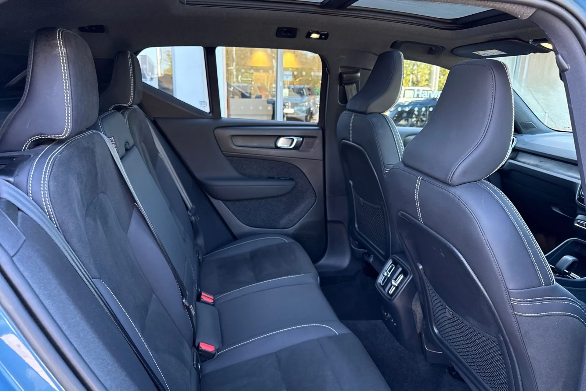 Volvo XC40 thumbnail image number 23