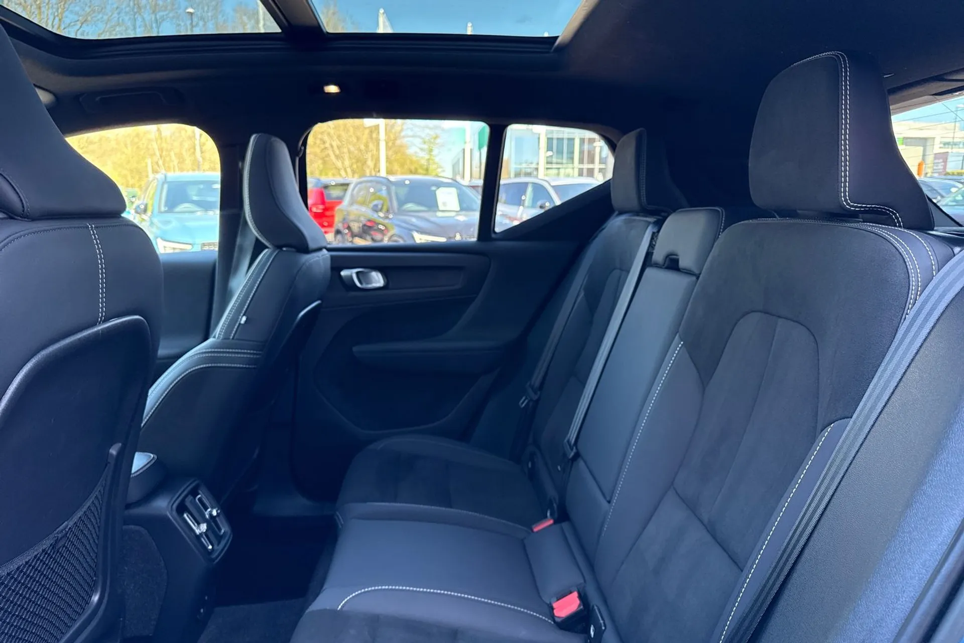 Volvo XC40 thumbnail image number 30