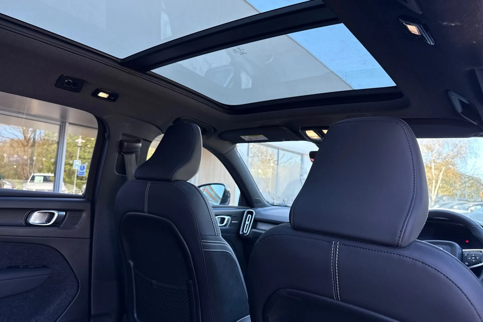 Volvo XC40 thumbnail image number 24