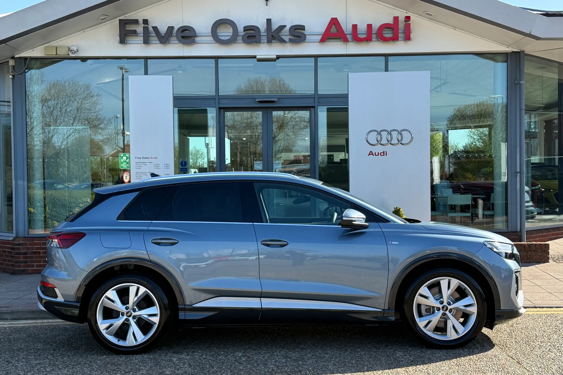 Audi Q4 thumbnail image number 2