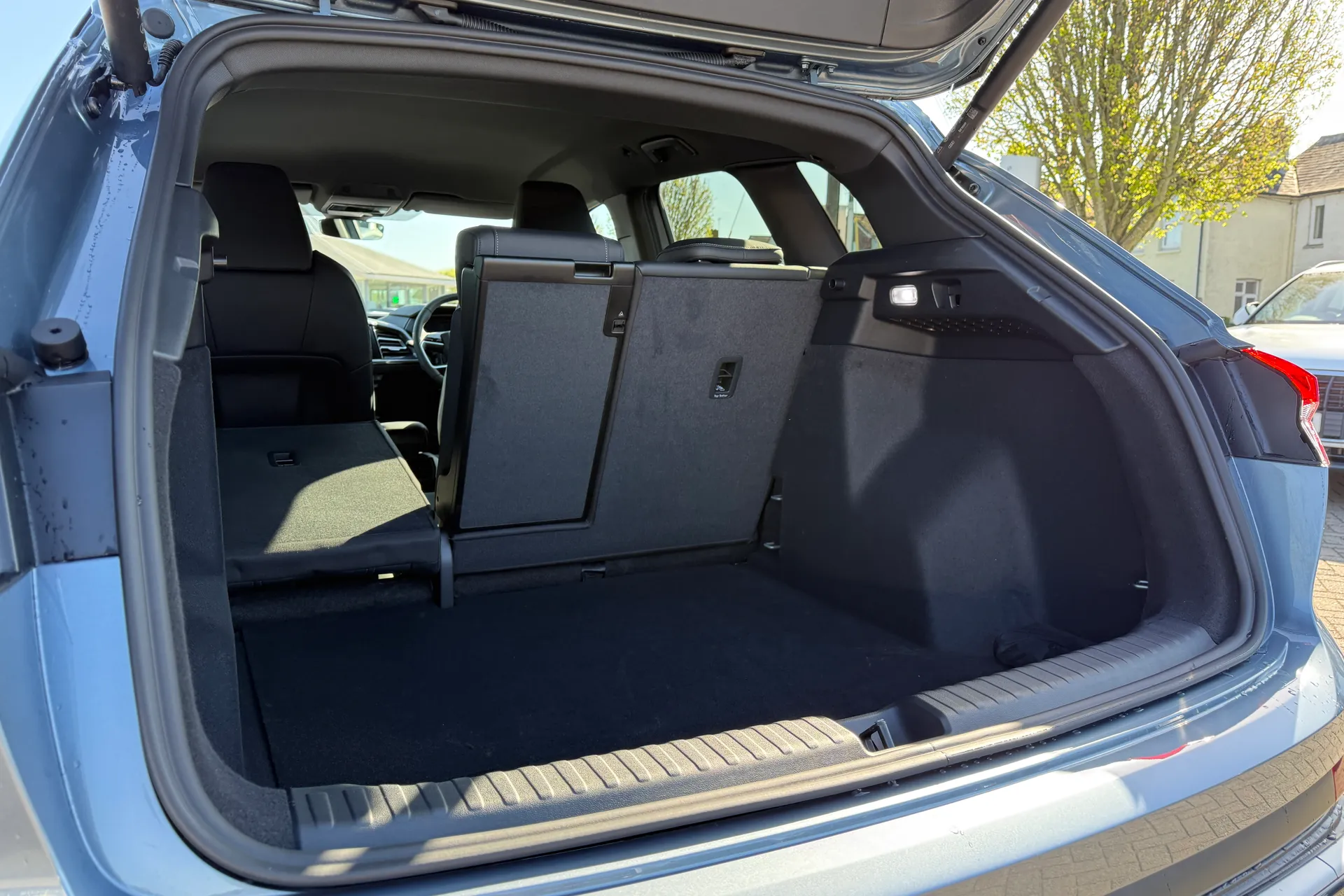 Audi Q4 thumbnail image number 40