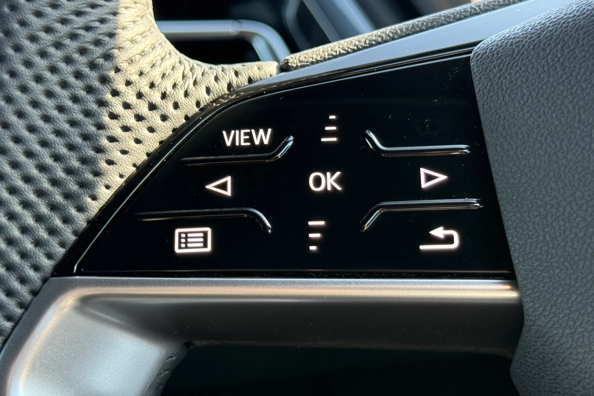 Audi Q4 thumbnail image number 25