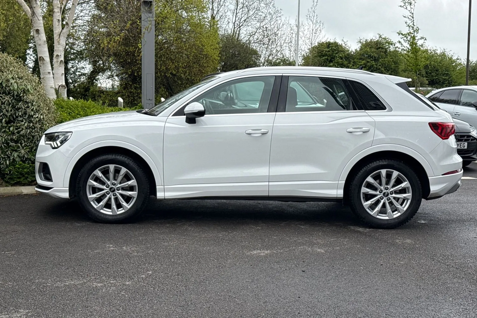 Audi Q3 thumbnail image number 17