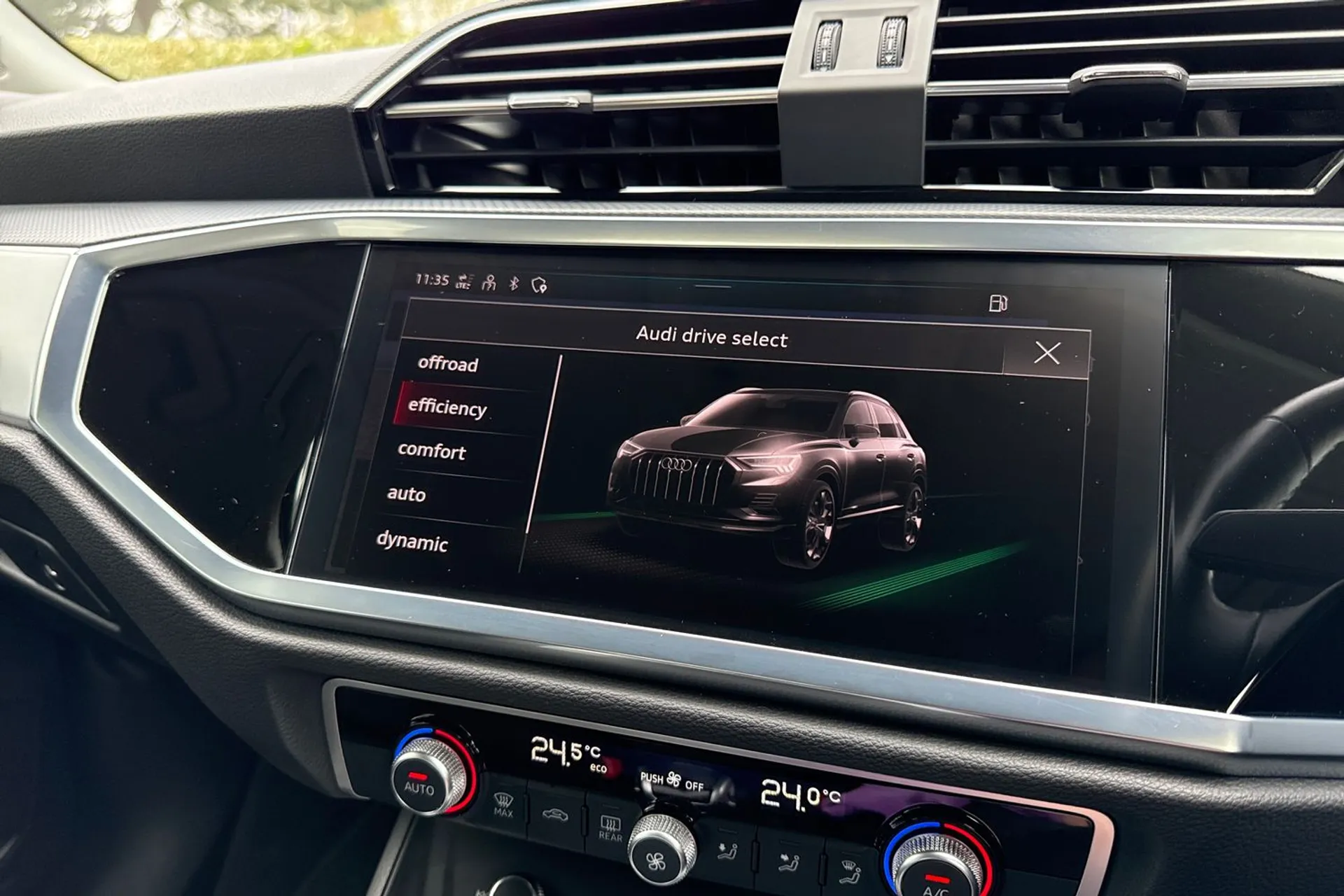 Audi Q3 thumbnail image number 10