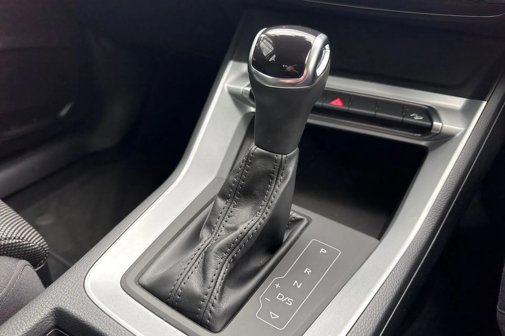 Audi Q3 thumbnail image number 8