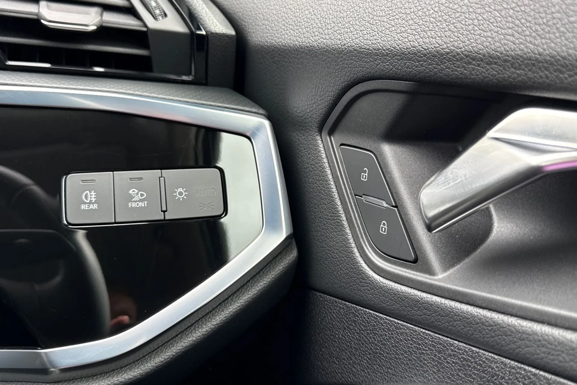 Audi Q3 thumbnail image number 38