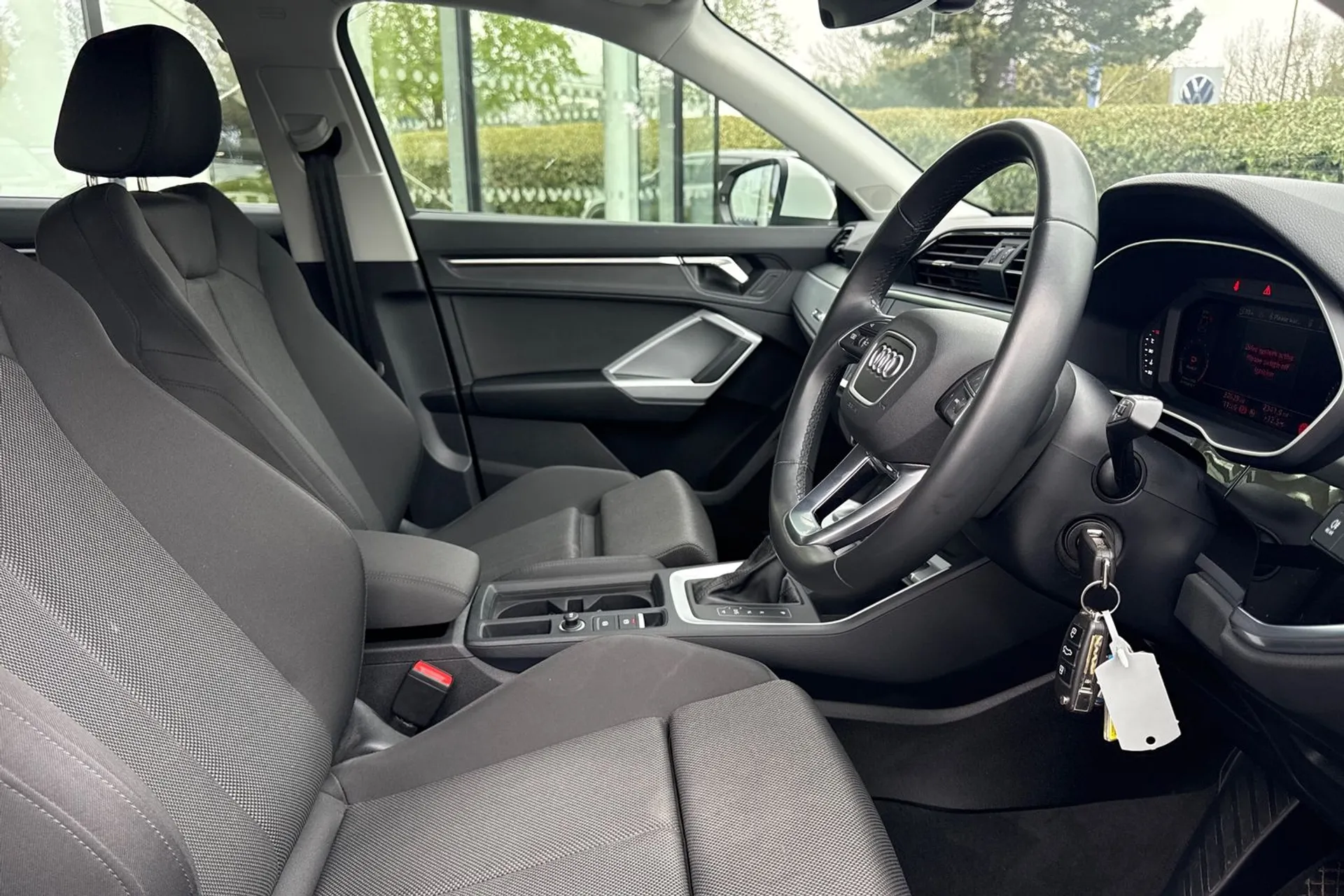 Audi Q3 thumbnail image number 37