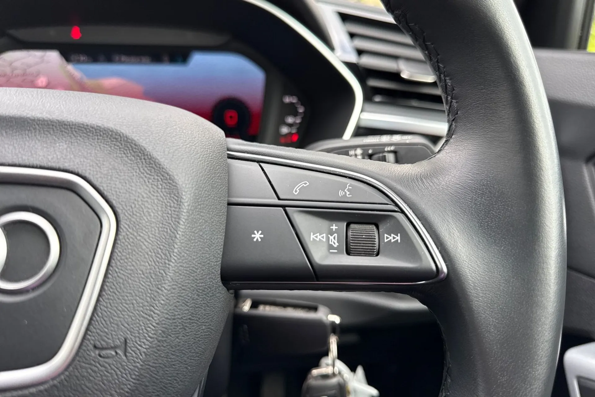 Audi Q3 thumbnail image number 45