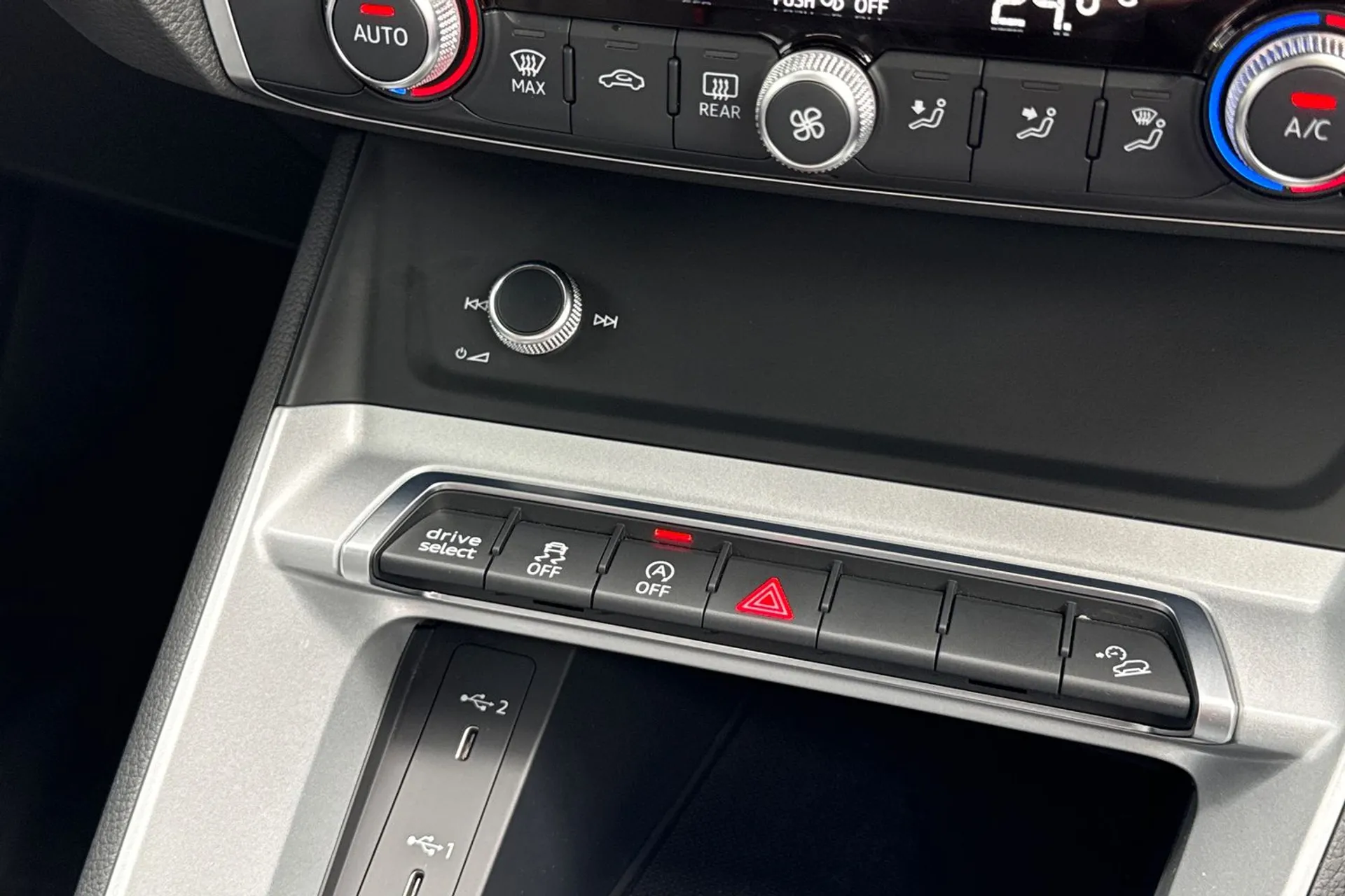 Audi Q3 thumbnail image number 27